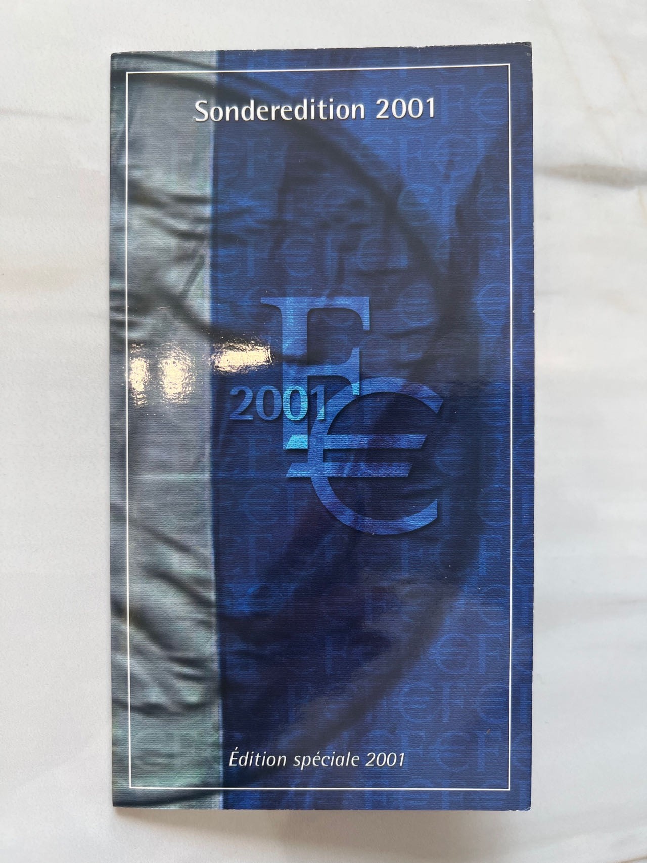 【币观天下】第3期钱币低佣金秒杀专场全场包邮 法国2001年最后的法郎和新版欧元纪念卡册 