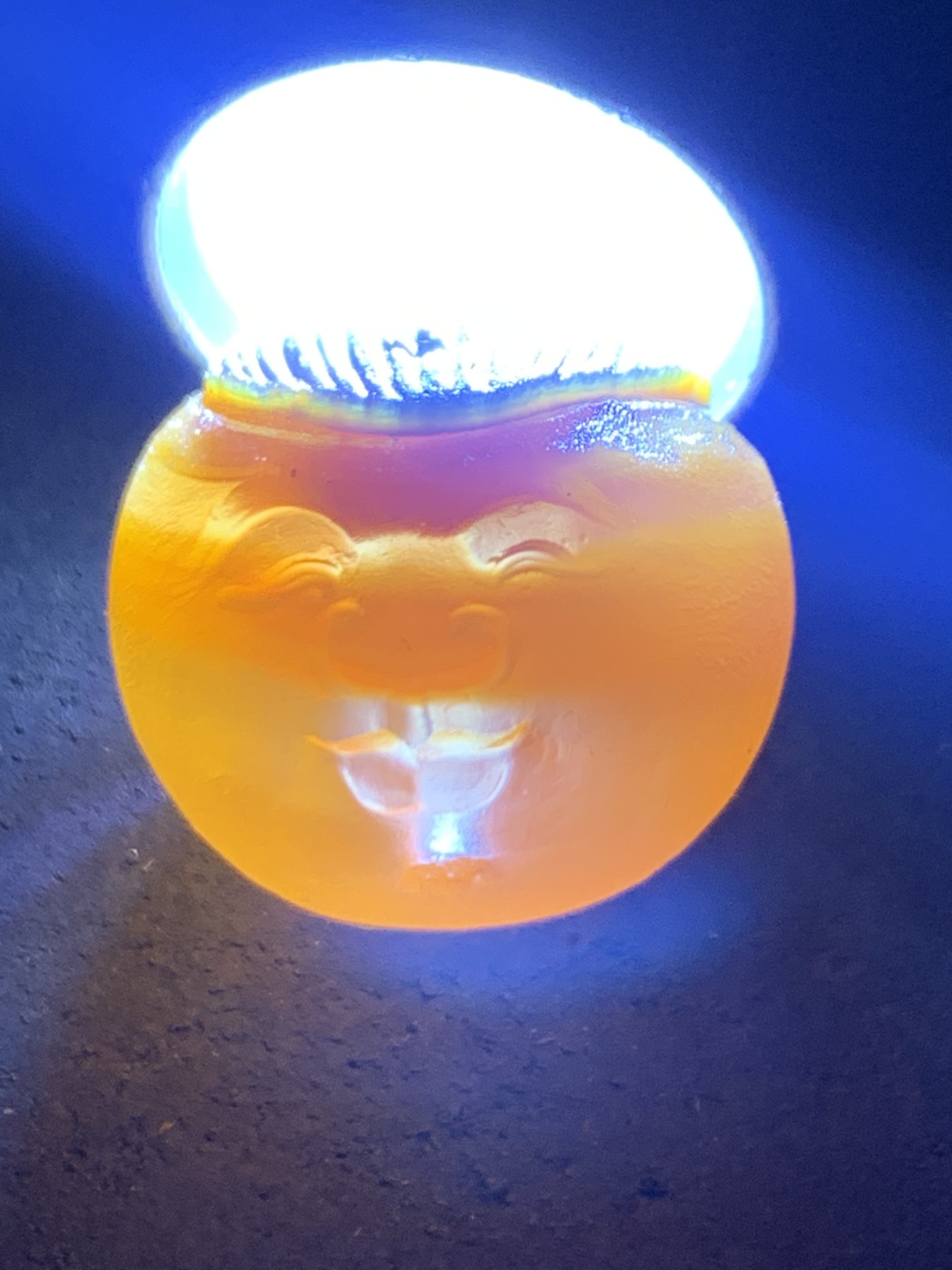 精美亚光巴西玛瑙手工俏色巧雕童子苹果珠一个！