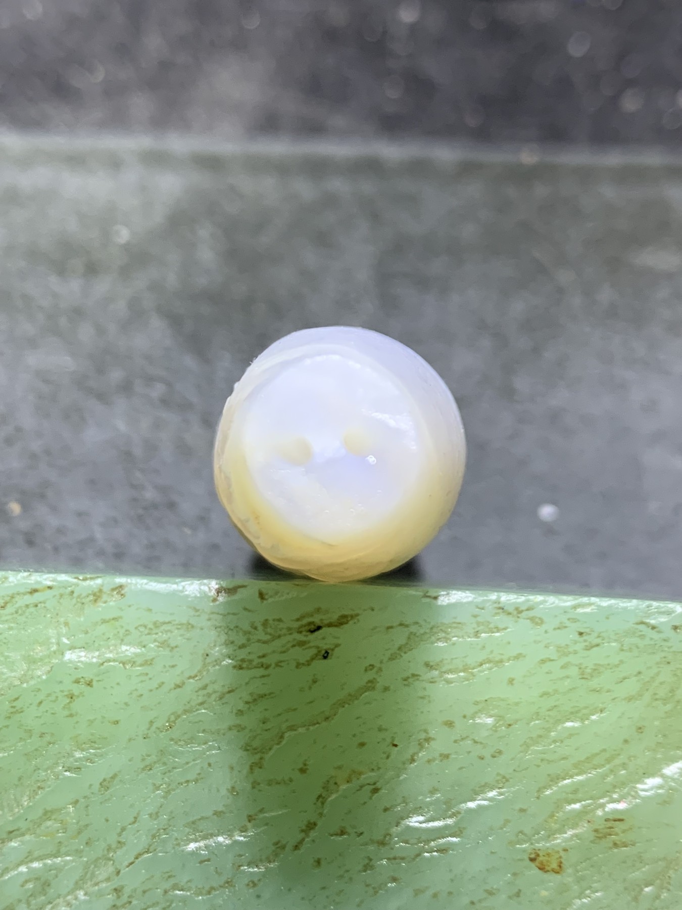 精美亚光高玉化巴西玛瑙手工俏色巧雕金鱼吊坠（把件）一个