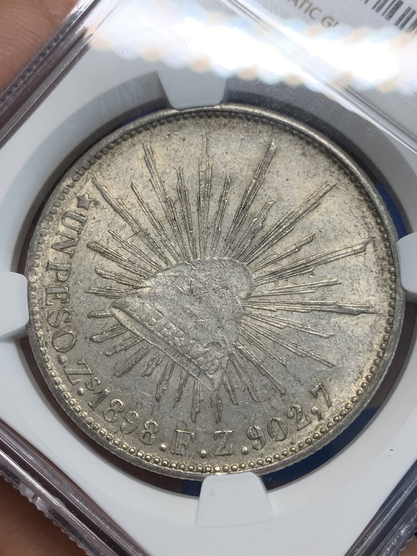 《竞宝斋》第243场-周日，周一 新年开场 (全场包邮) NGC AU55 墨西哥 1898年 直边鹰洋 1比索 银币 ZS FZ 转光明显