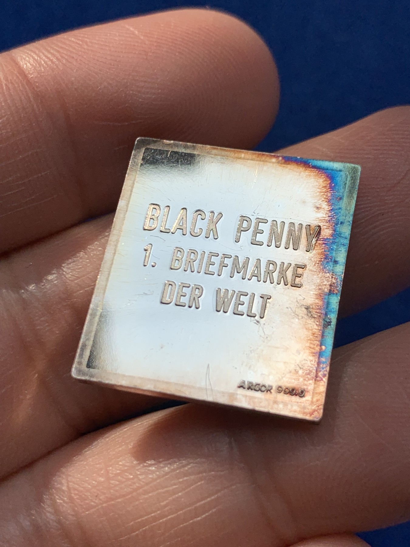 《竞宝斋》第243场-周日，周一 新年开场 (全场包邮) 德国纪念1840年世界上第一枚邮票黑便士邮票精制银章 侧边彩色包浆 21.1mm*24mm 9.9克 999银