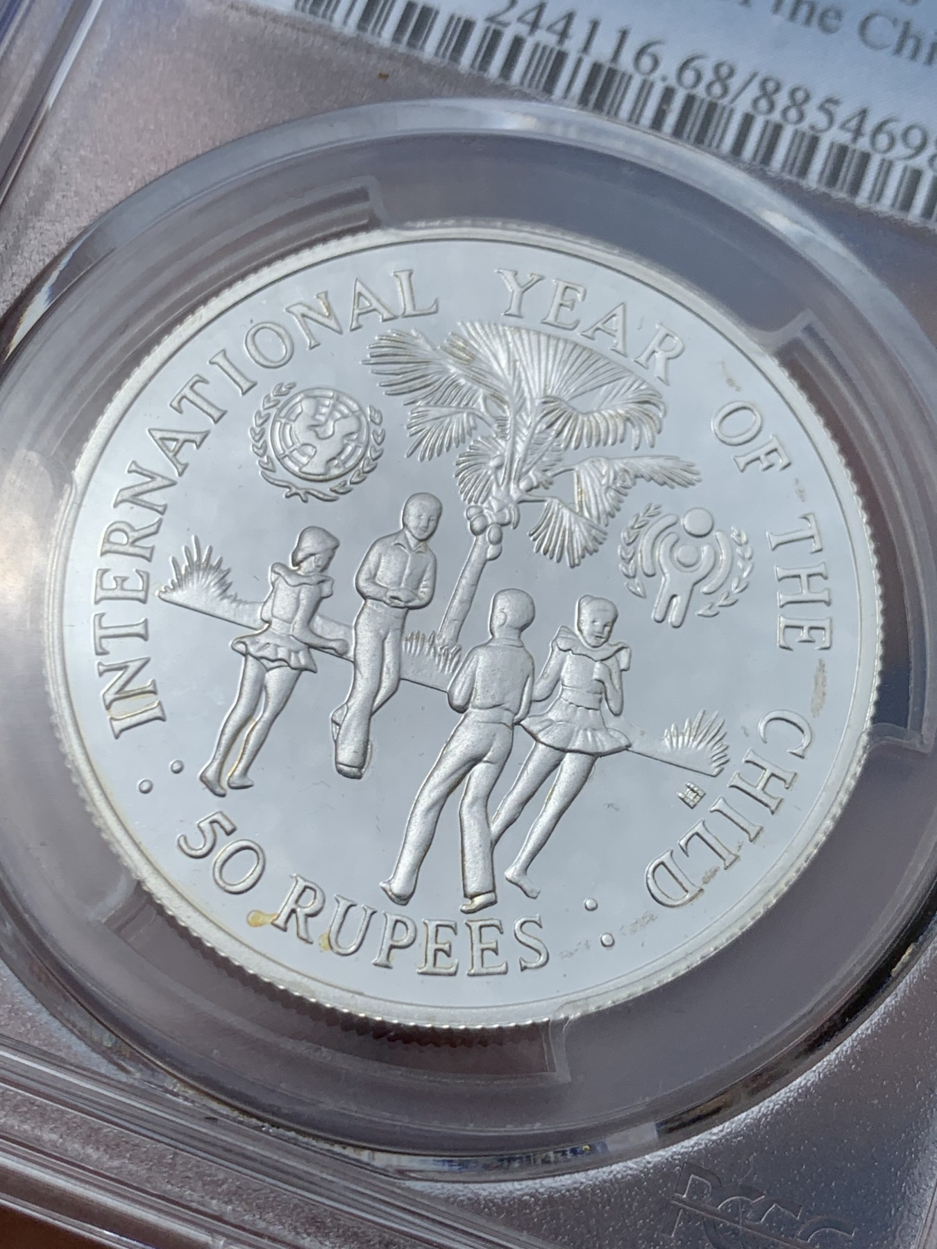 《竞宝斋》第243场-周日，周一 新年开场 (全场包邮) PCGS PR68 塞舌尔1980年国际儿童年50卢比精制纪念银币，925银，发行量1万枚。PROOF精制币，镜面状态，获得更高评级数量6枚。