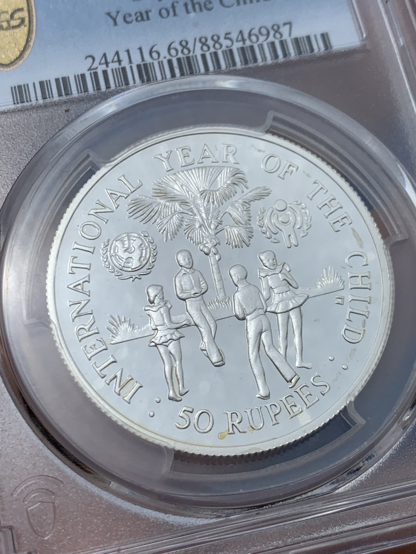 《竞宝斋》第243场-周日，周一 新年开场 (全场包邮) PCGS PR68 塞舌尔1980年国际儿童年50卢比精制纪念银币，925银，发行量1万枚。PROOF精制币，镜面状态，获得更高评级数量6枚。