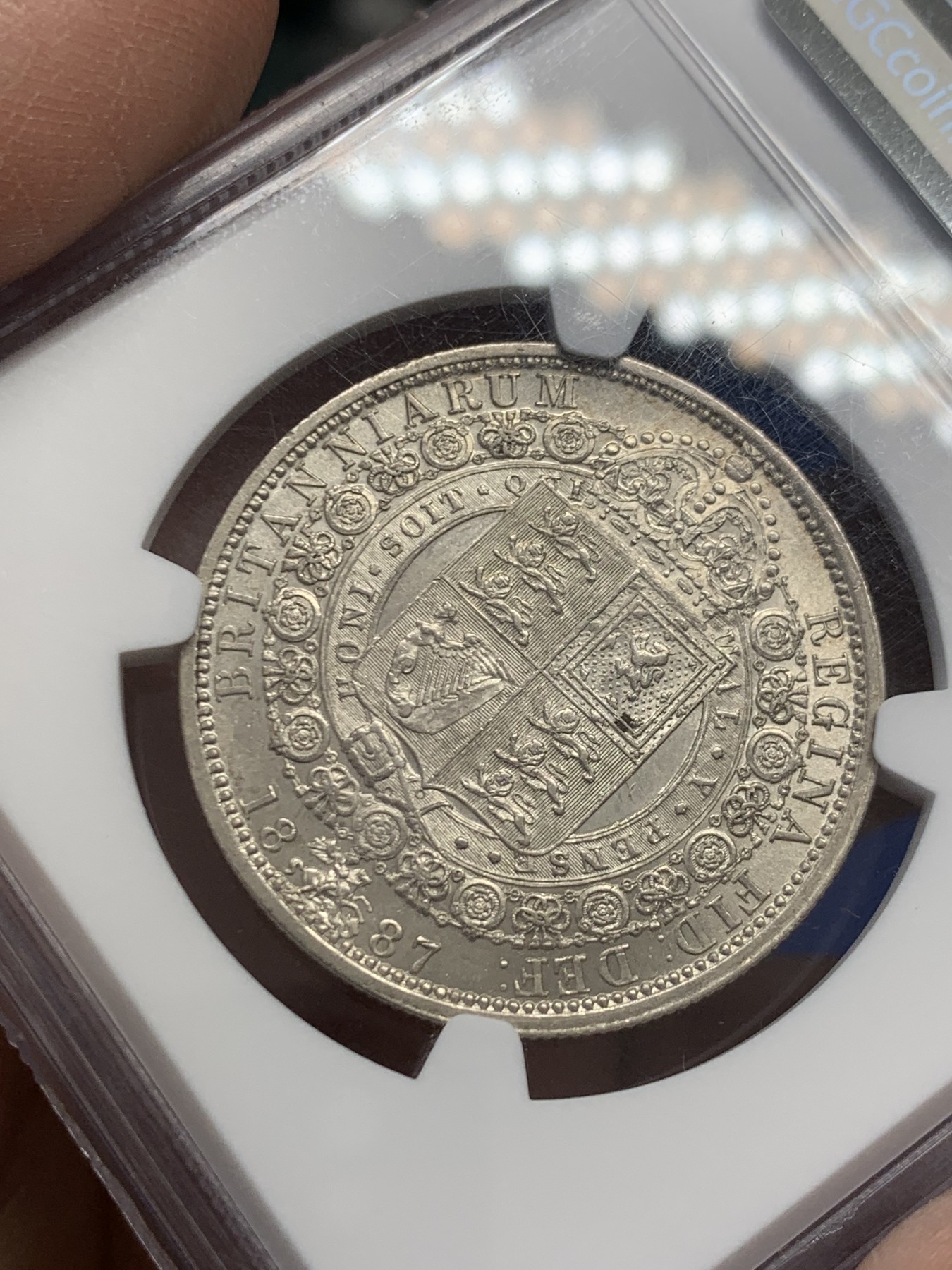 《竞宝斋》第243场-周日，周一 新年开场 (全场包邮) NGC MS61 英国1887年维多利亚高冠半克朗银币（女王登基50周年纪念年份）