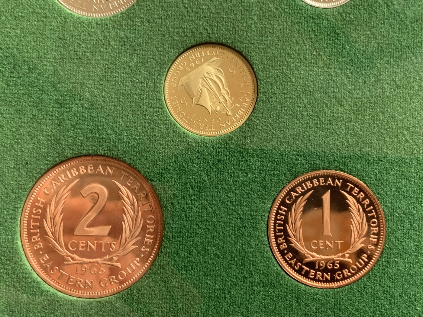 《竞宝斋》第243场-周日，周一 新年开场 (全场包邮) 1965年东加勒比6枚精制套，英皇厂出品，原包装，带证书，好状态。