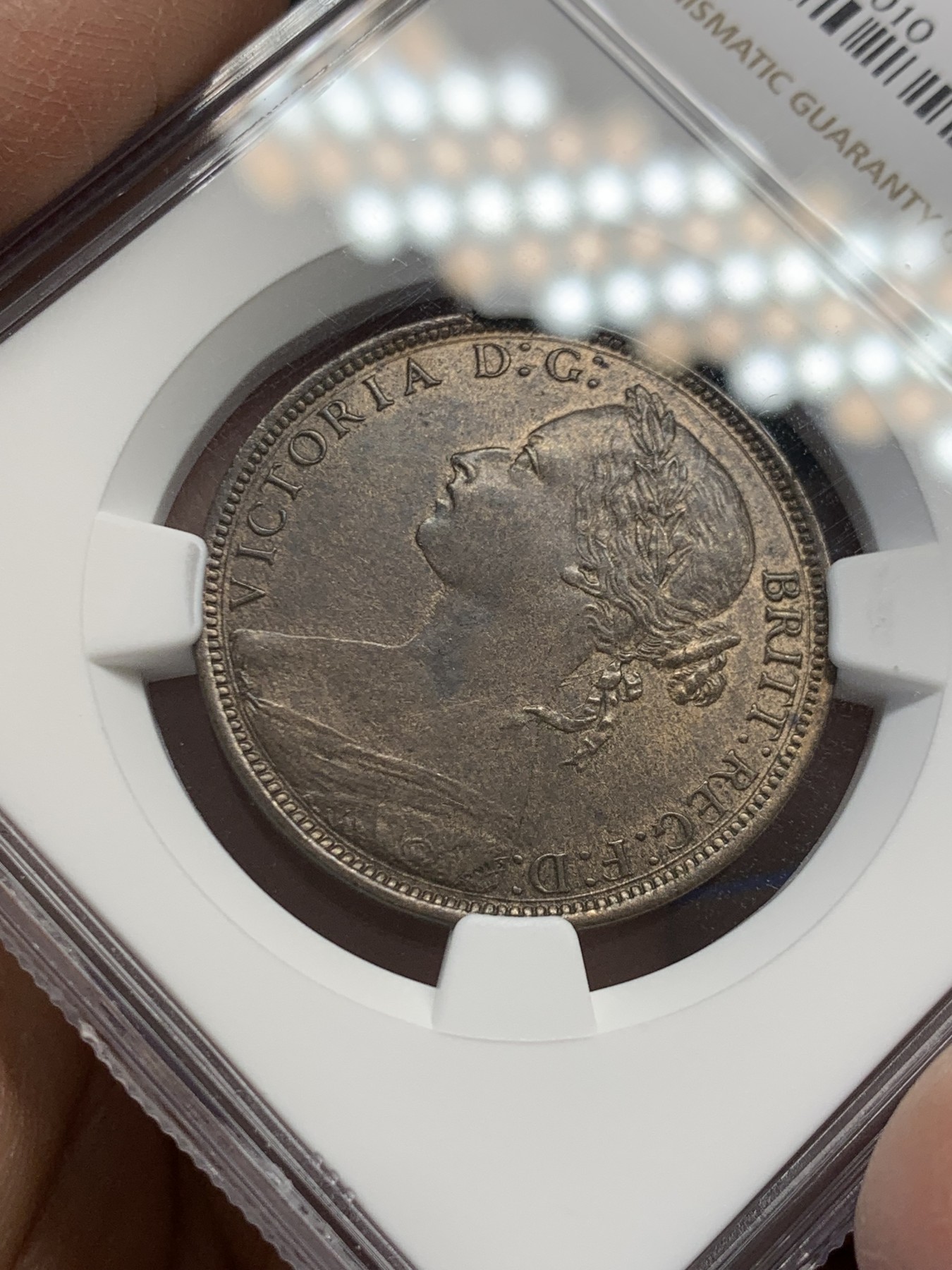 《竞宝斋》第243场-周日，周一 新年开场 (全场包邮) NGC MS62BN 英国1883年维多利亚中年头像1便士铜币