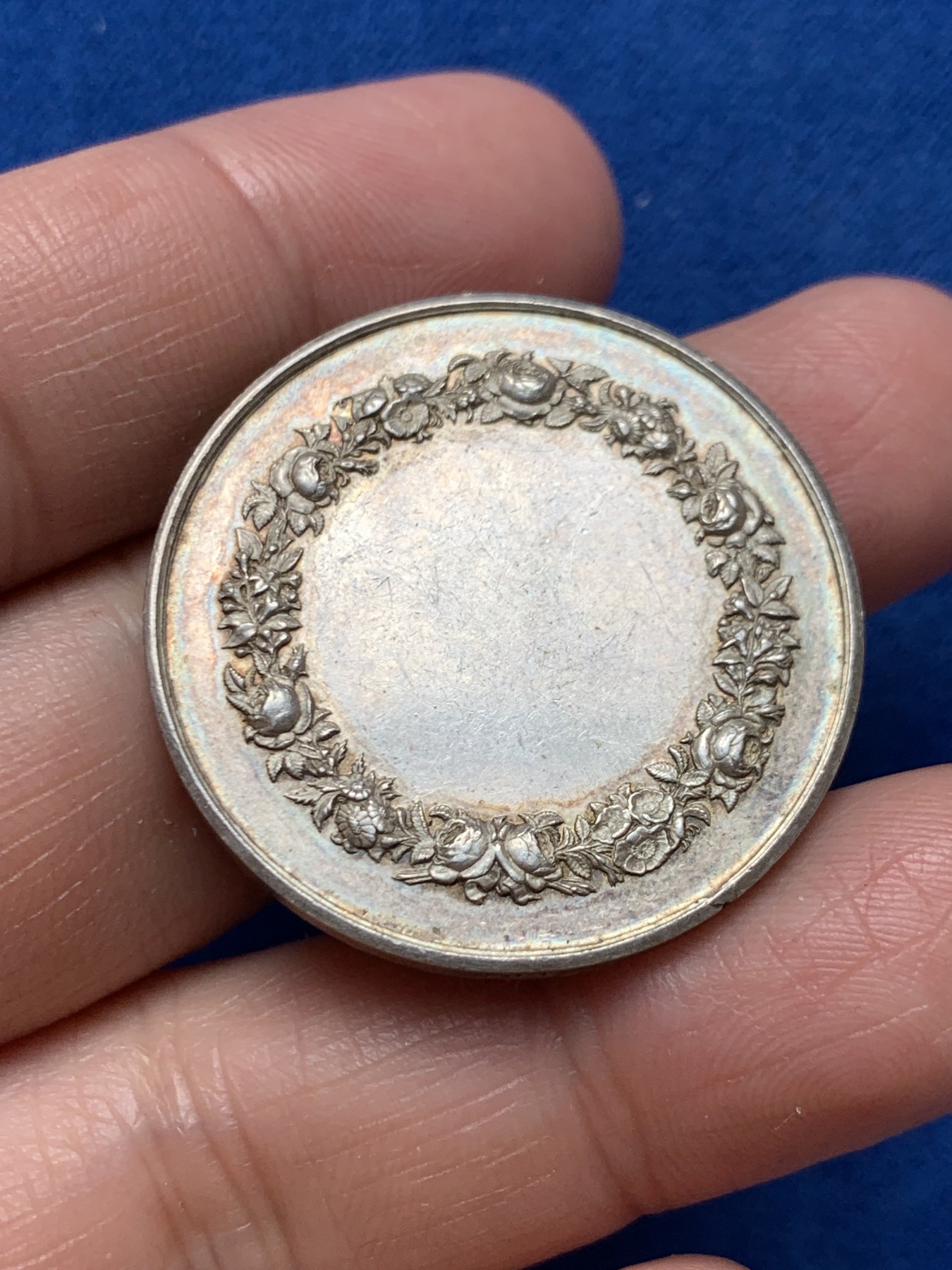 《竞宝斋》第243场-周日，周一 新年开场 (全场包邮) 法国早期婚礼银章，33.7mm，15.1克，蜜蜂argent边铭银标