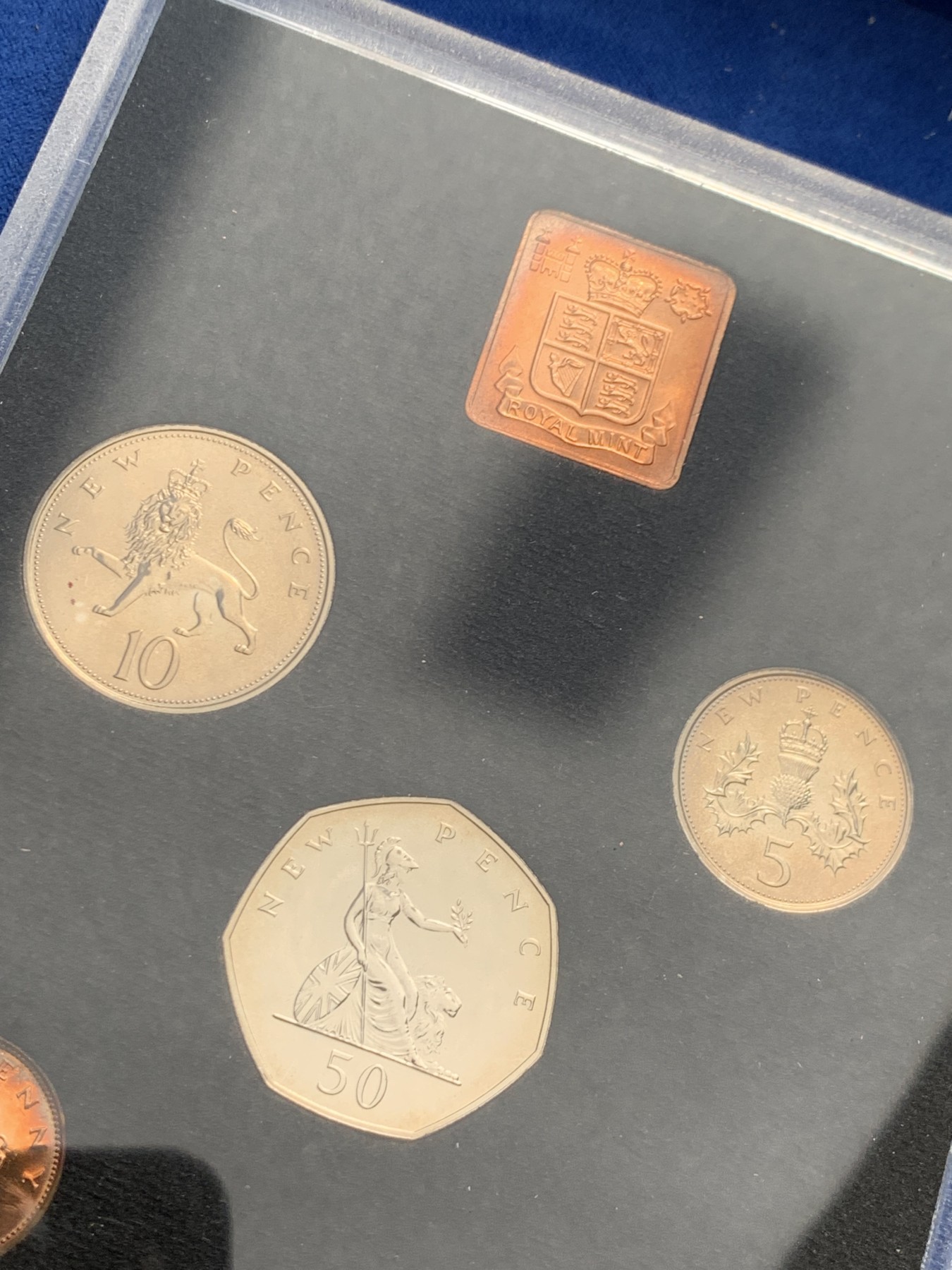 《竞宝斋》第243场-周日，周一 新年开场 (全场包邮) 两套一组 1970年+1971年英国精制套币 十二进制关门/十进制开门套 见证英系钱币的历史变革