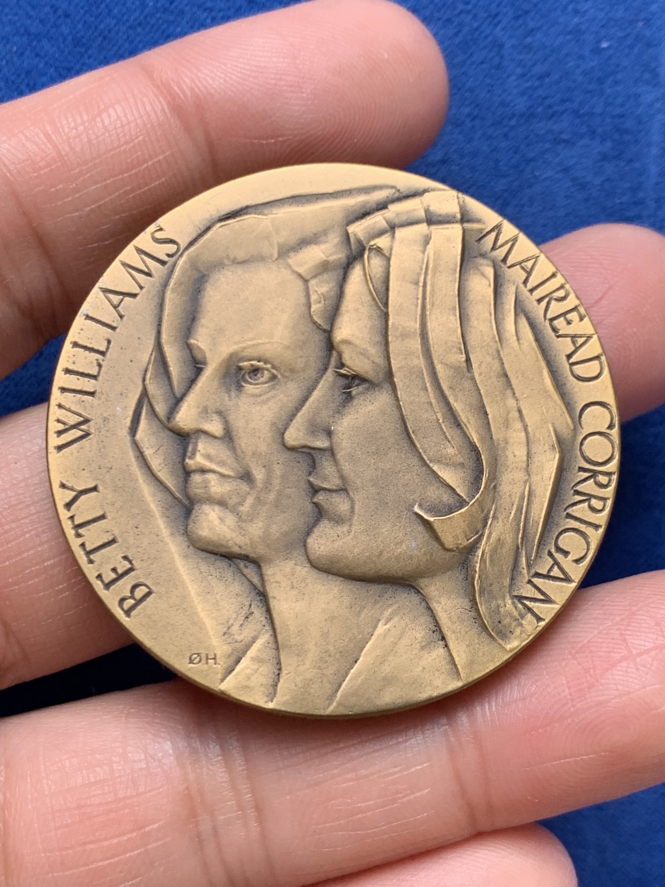 《竞宝斋》第243场-周日，周一 新年开场 (全场包邮) 1976年挪威人民和平奖纪念铜章 获得者为两名爱尔兰女性 挪威康斯伯格皇家铸币厂制造 发行量5K枚 原盒带证书 51.9克 45.3mm