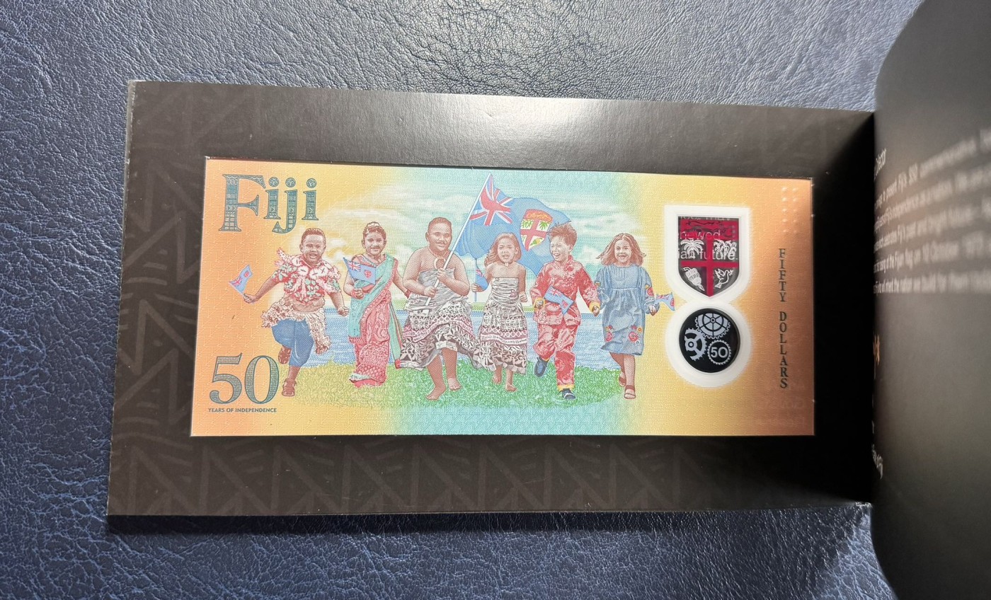 收藏联盟Quantum Auction 第328期拍卖  斐济群岛2020年50元独立纪念钞 品相全新UNC 限量发行3000本带原册 号码无47