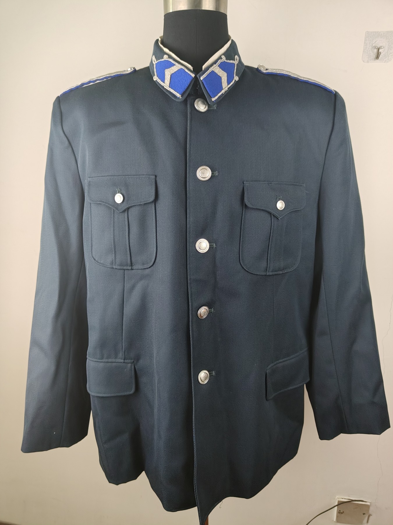 全场0元起拍 第136期 咸鱼国勋章拍卖专场 3月6日（周三）下午6：00开始 匈牙利空军常服上衣 肩宽49    胸围116    腰围112   袖长64  衣长80