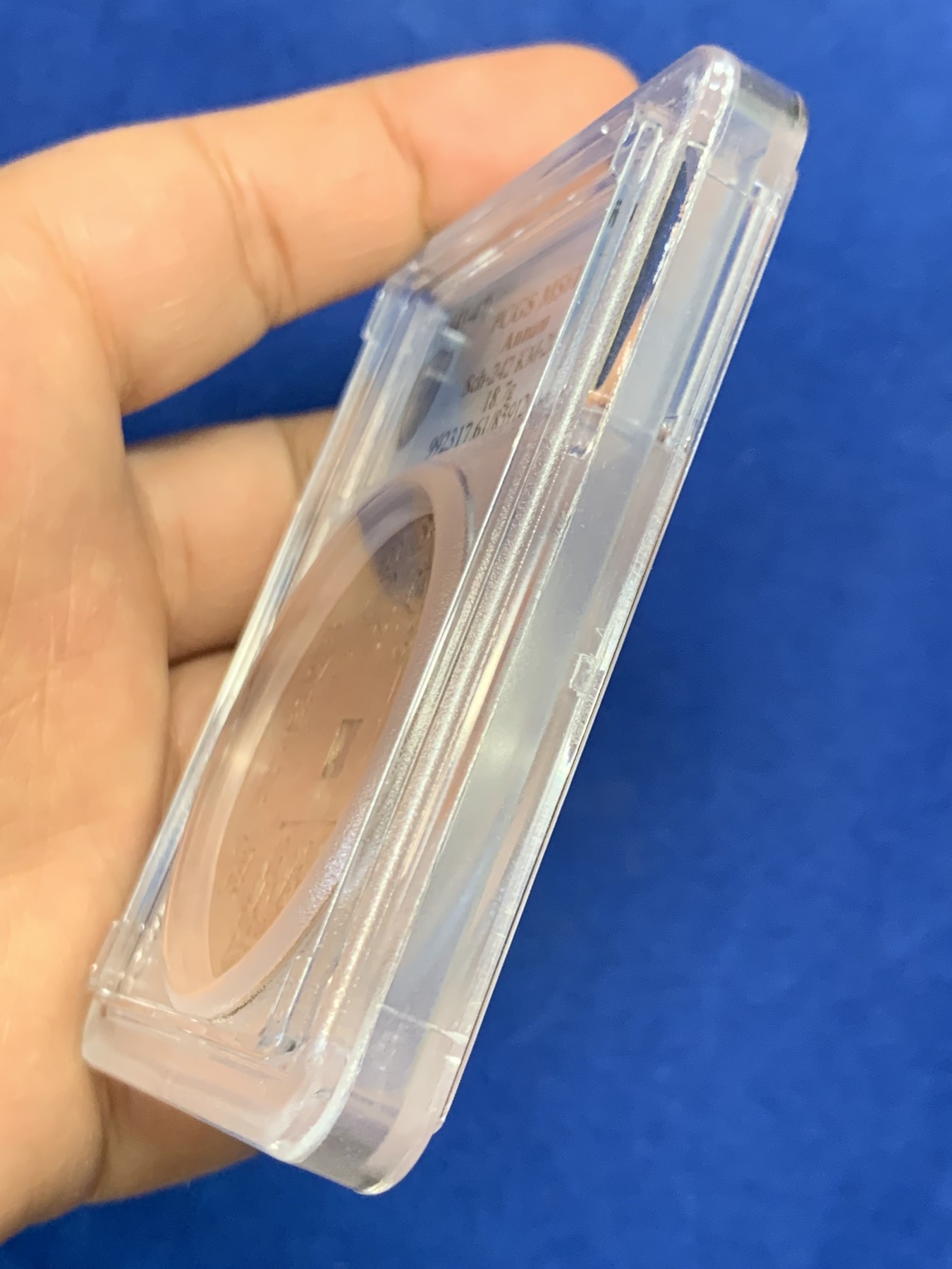 《竞宝斋》第243场-周日，周一 新年开场 (全场包邮) PCGS MS61 安南万世永赖大五钱银币 廿字汉诗 安南收藏天花板 62分3.6W美金成交,日左月右，五星五雲。底部見大海居中，三山聳立。背面：六行銘文：“玦澒千年化，盪鏐萬世傅，酬勳彰有德，所寶者惟賢 ”二十字，典型的安南顶级大银钱 兼具图案文字的画意布局