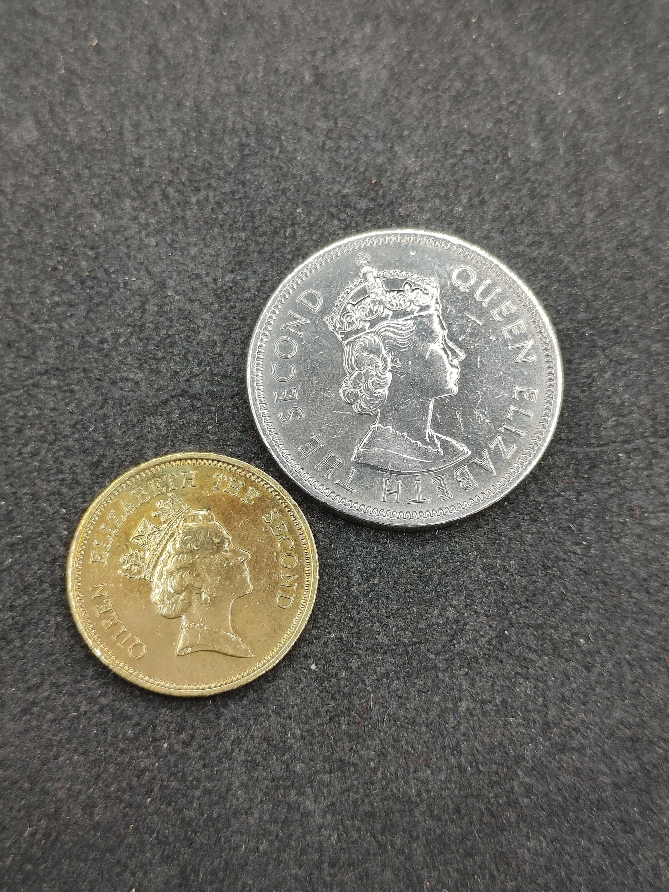 全场0元起拍 第136期 咸鱼国勋章拍卖专场 3月6日（周三）下午6：00开始 港币两个