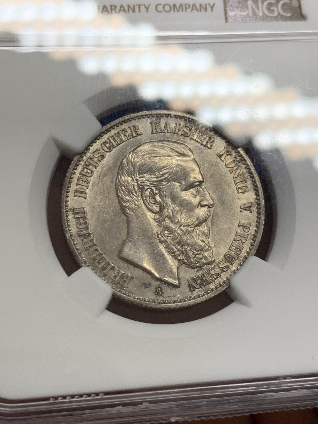 《竞宝斋》第243场-周日，周一 新年开场 (全场包邮) NGC MS62 德国1888三皇年弗里德里希三世 短翅2马克银币 不错的状态 低评