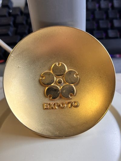 【海寕潮】拍卖第101期 - 【海寧潮】日本1970年万国博览会镀24金纪念盅，直径74毫米，重76.55克