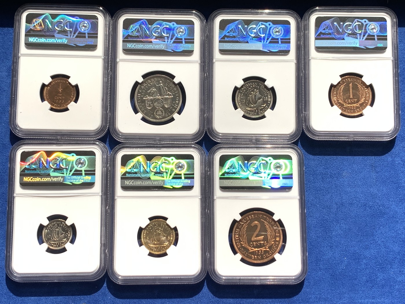 《竞宝斋》第243场-周日，周一 新年开场 (全场包邮) 1955年东加勒比7枚套，盒子连号，伊利沙白女王青年经典形象，带原盒和币商证书标签。