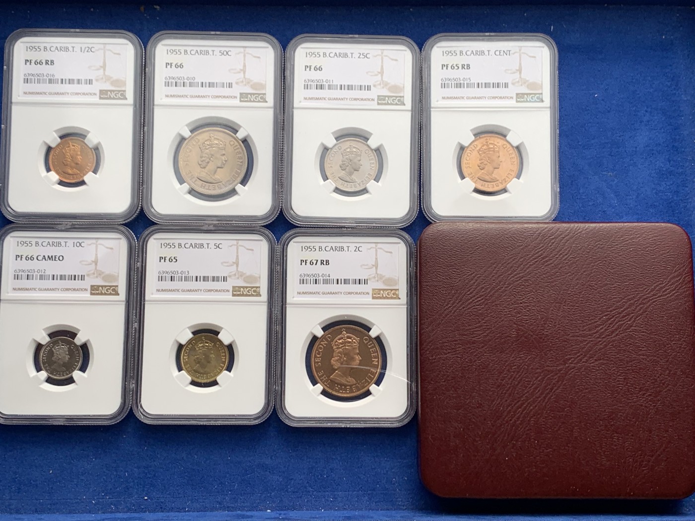 《竞宝斋》第243场-周日，周一 新年开场 (全场包邮) 1955年东加勒比7枚套，盒子连号，伊利沙白女王青年经典形象，带原盒和币商证书标签。