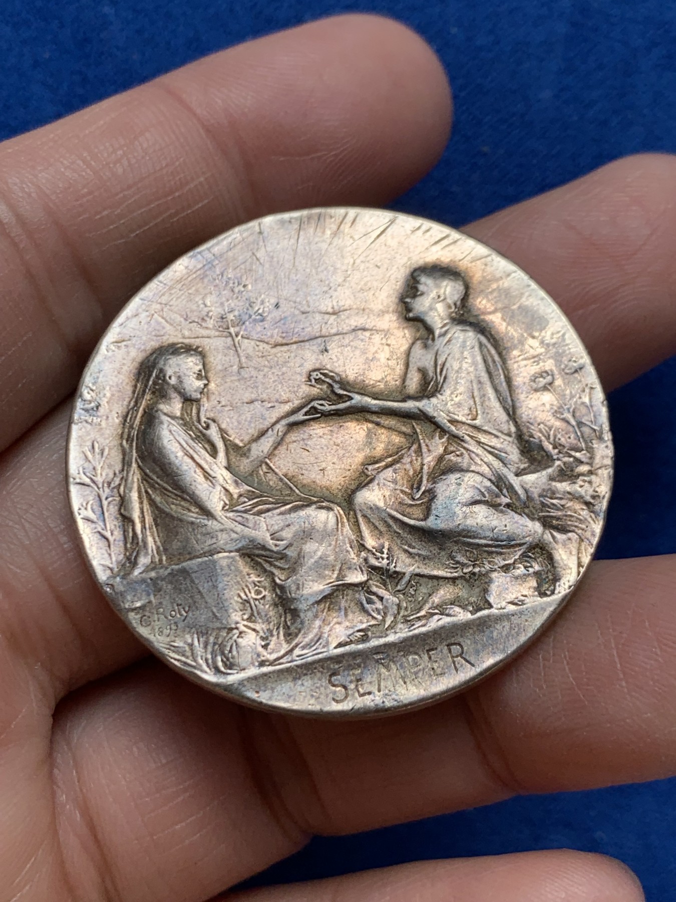 《竞宝斋》第243场-周日，周一 新年开场 (全场包邮) 法国名家O.ROTY 永恒的爱“SEMPER”爱情与婚姻纪念银章，32g，41.5mm，丰饶角边铭，手工雕花，边有轻磕，细节见图