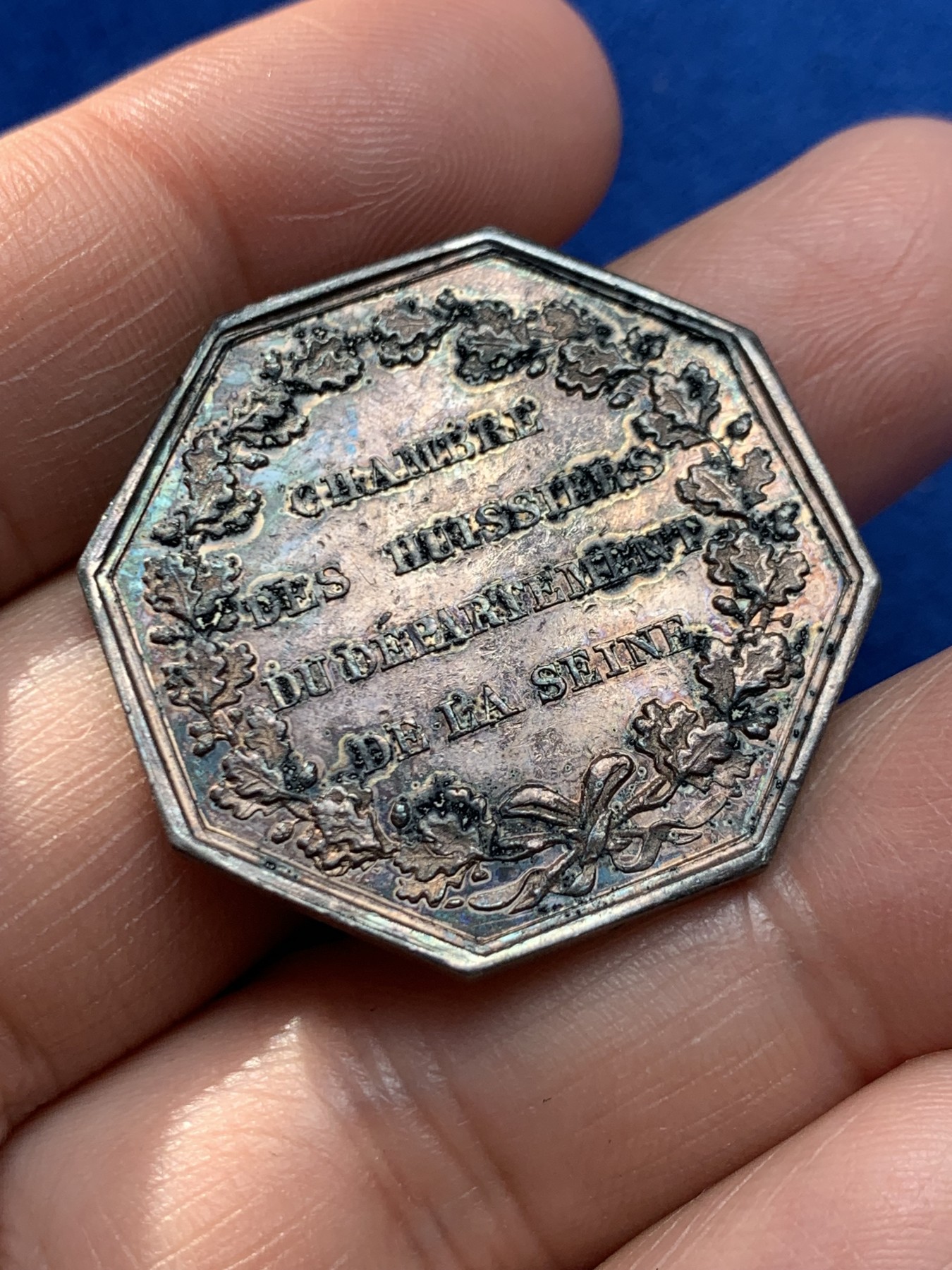 《竞宝斋》第243场-周日，周一 新年开场 (全场包邮) 法国塞纳地区法警厅银质八角代币，船首Argent边铭，重15.3g，33.4mm