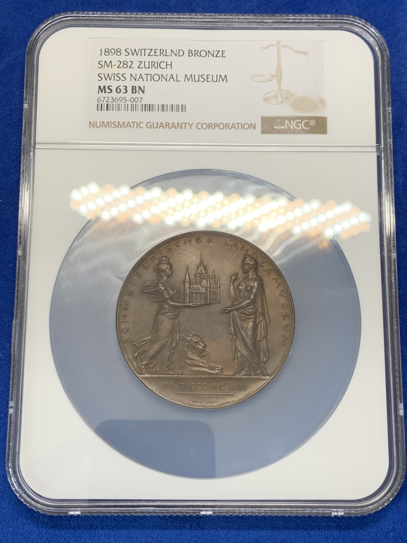 《竞宝斋》第243场-周日，周一 新年开场 (全场包邮) NGC MS63 瑞士1898国家博物馆铜章 大盒封装 章直径57mm左右 大规格