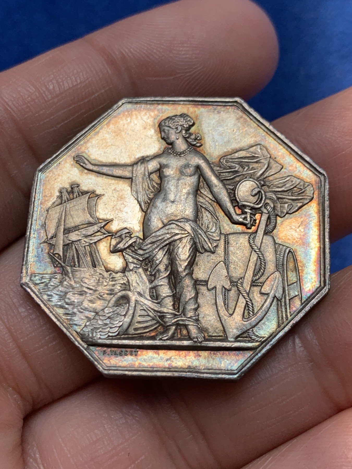 《竞宝斋》第243场-周日，周一 新年开场 (全场包邮) 法国先见之明保险公司八角银质代币，36.3毫米，19.01克，1860-1879年蜜蜂边铭