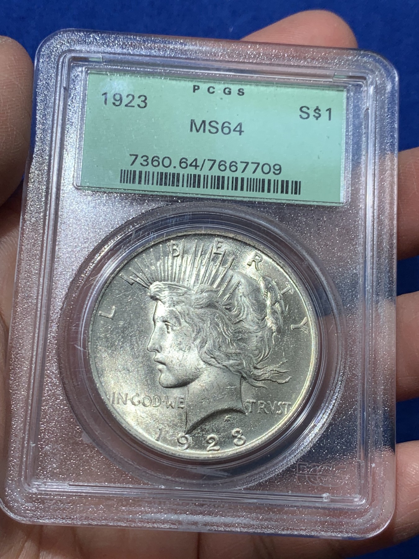 《竞宝斋》第243场-周日，周一 新年开场 (全场包邮) PCGS MS64 美国1923和平女神银币 少见老绿盒 此枚对比新盒霜光异常强烈