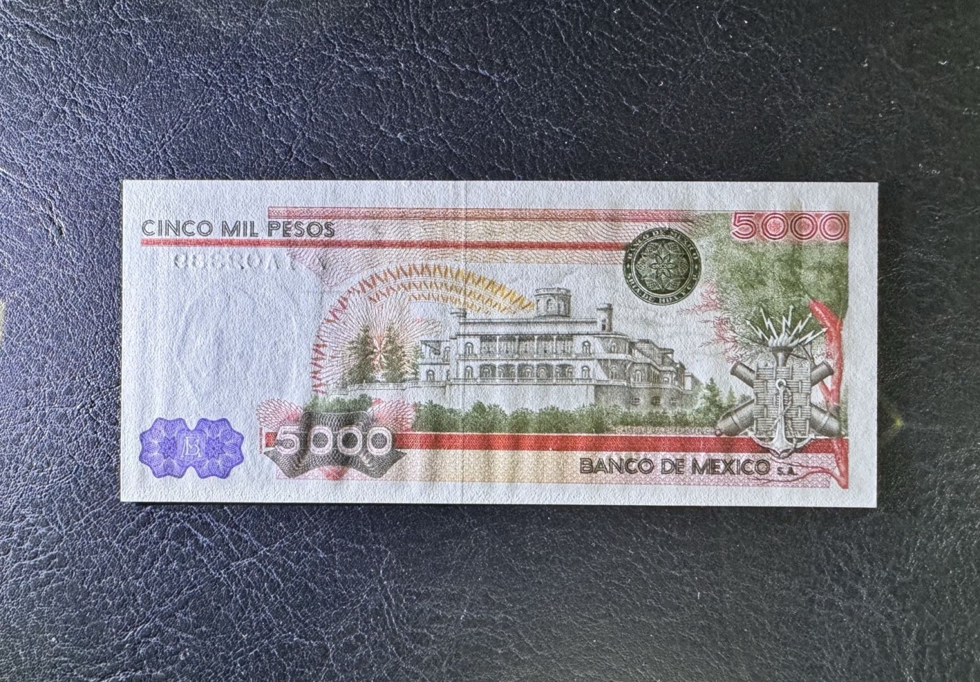 收藏联盟Quantum Auction 第328期拍卖  墨西哥1980年5000比索 品相全新UNC 首发冠 号码无47  非常稀少 票面自然油墨收缩 查普特佩克城堡