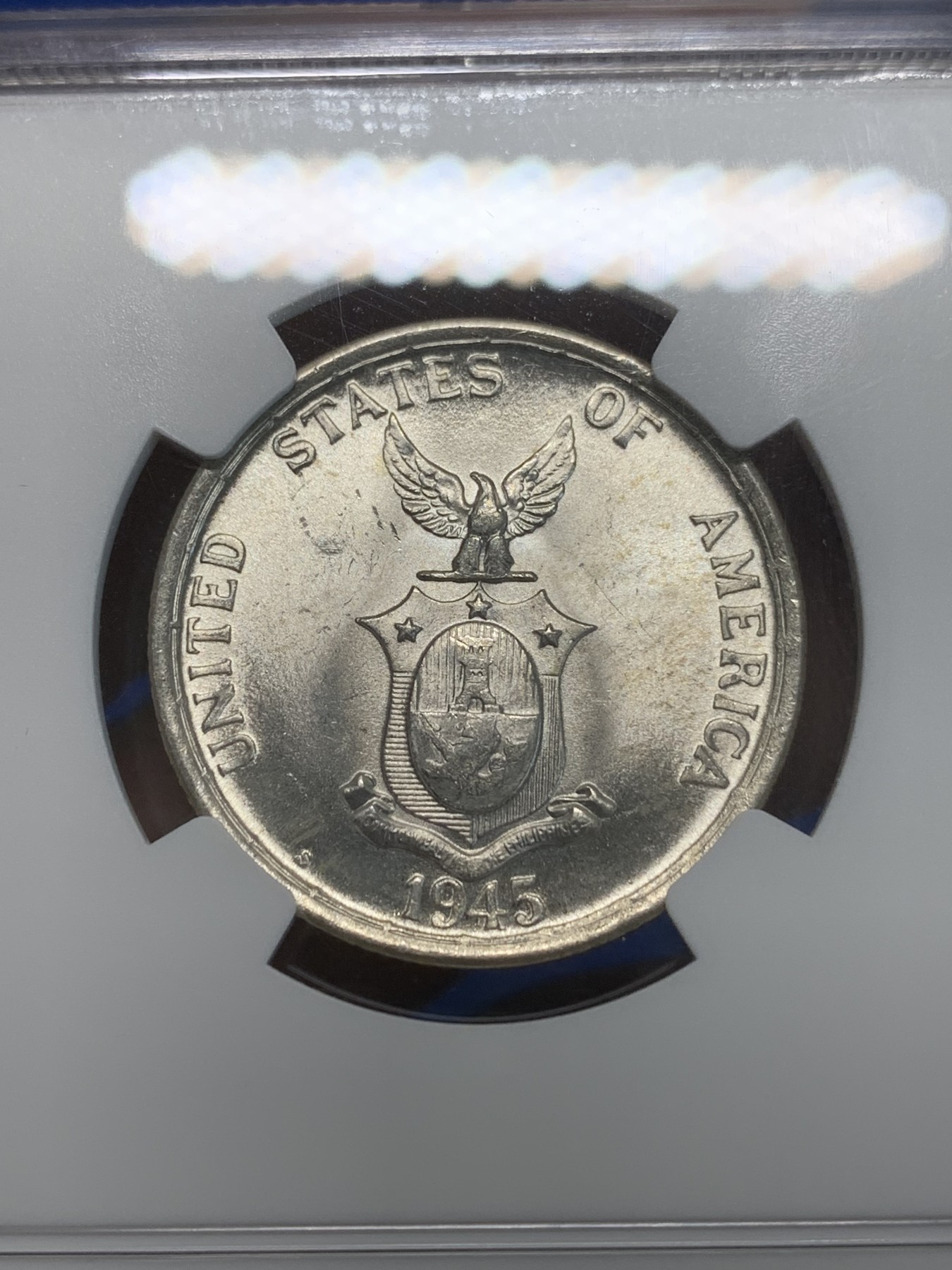 《竞宝斋》第243场-周日，周一 新年开场 (全场包邮) NGC MS63 菲律宾1945年火山飞鹰50分银币 卷拆原光 状态一流