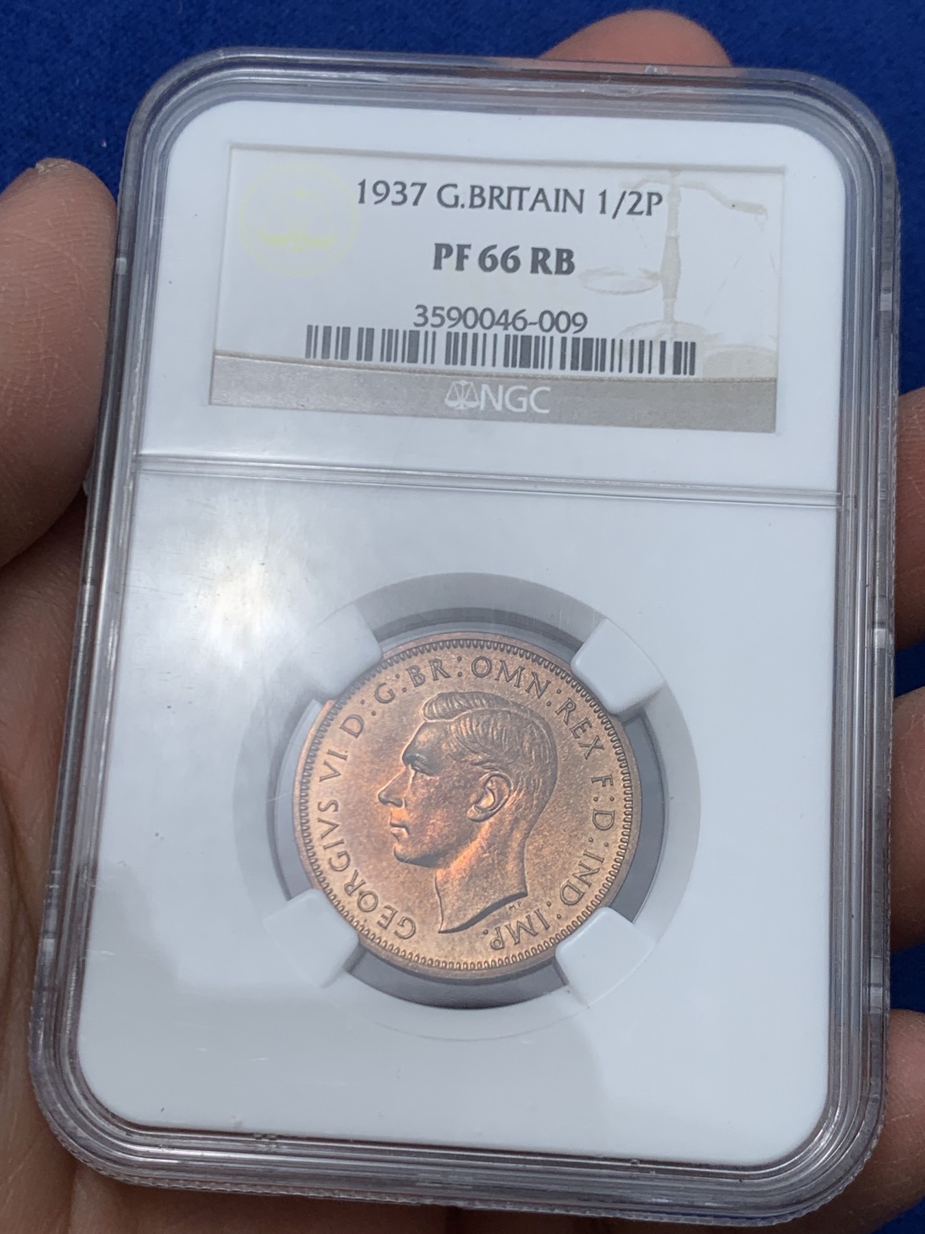 《竞宝斋》第243场-周日，周一 新年开场 (全场包邮) NGC PF66RB 亚军分 英国1937年乔治六世精制半便士铜币，老盒收藏级高分。此前竞宝斋67RB不含佣金1150元成交