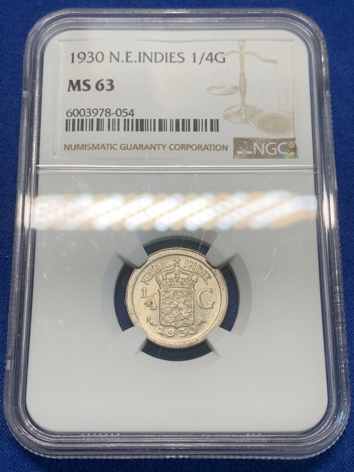 《竞宝斋》第243场-周日，周一 新年开场 (全场包邮) NGC MS63 荷属东印度1930年1/4盾银币，早期宽边版，关门年份，不是常见的后期窄边版。霜银满满，转光流畅。