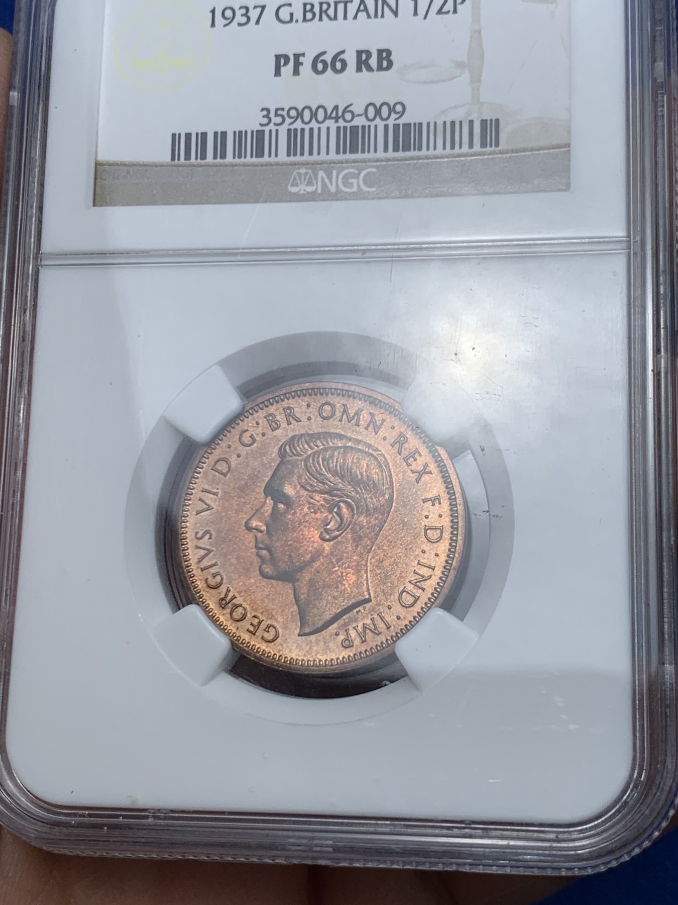 《竞宝斋》第243场-周日，周一 新年开场 (全场包邮) NGC PF66RB 亚军分 英国1937年乔治六世精制半便士铜币，老盒收藏级高分。此前竞宝斋67RB不含佣金1150元成交