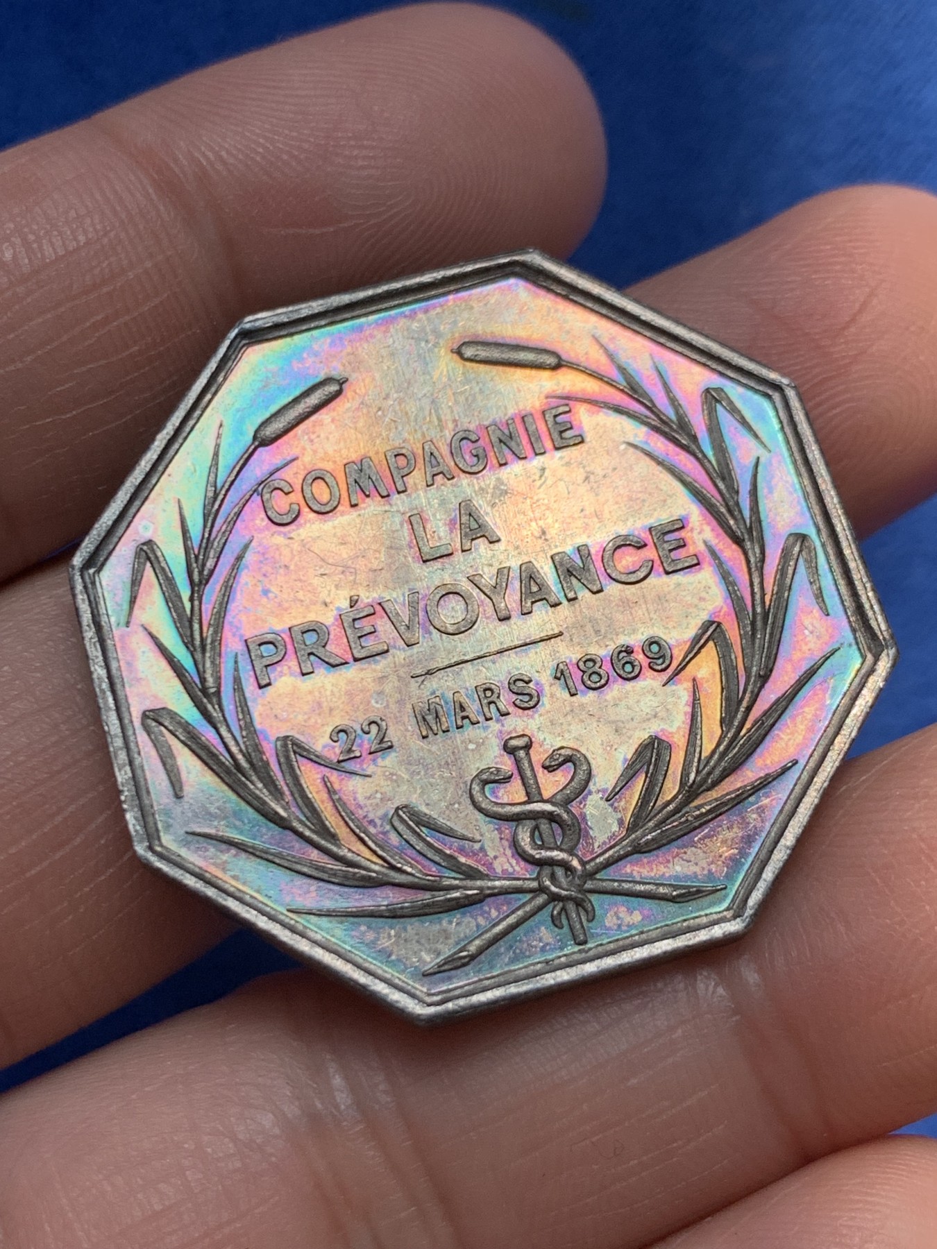 《竞宝斋》第243场-周日，周一 新年开场 (全场包邮) 法国先见之明保险公司八角银质代币，36.3毫米，19.01克，1860-1879年蜜蜂边铭