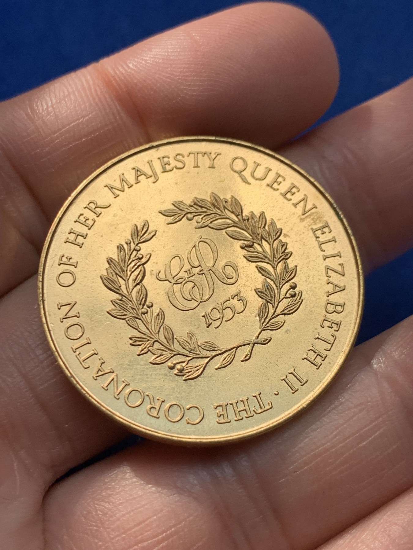 《竞宝斋》第243场-周日，周一 新年开场 (全场包邮) 1953年英国伊丽莎白二世加冕纪念章 镀金章 状态好 33.4mm 12.17克