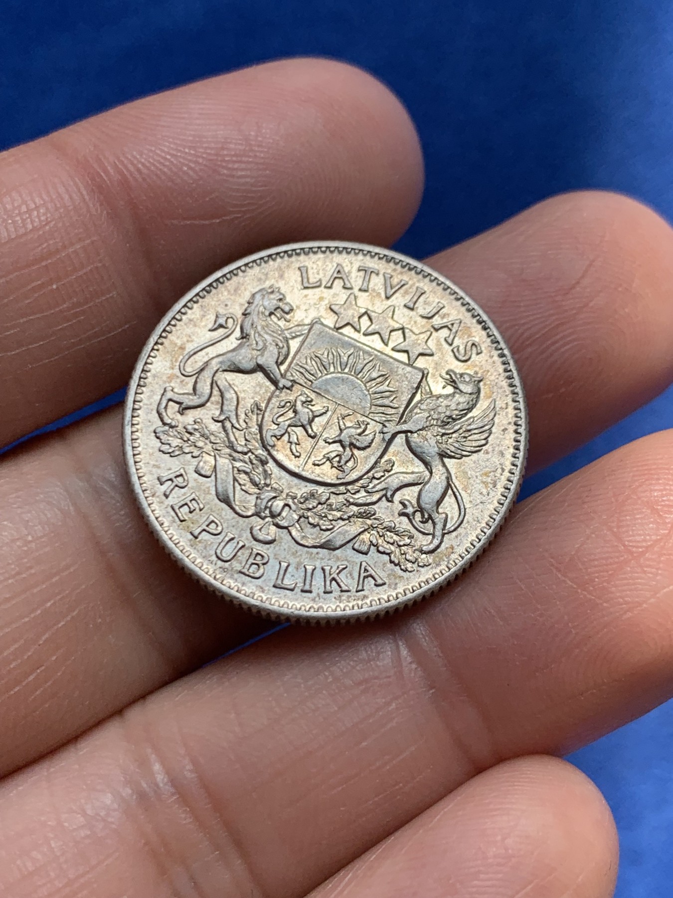 《竞宝斋》第243场-周日，周一 新年开场 (全场包邮) 两枚一组 利比里亚1元1968年克朗币+拉脱维亚1925年2拉特银币，原光