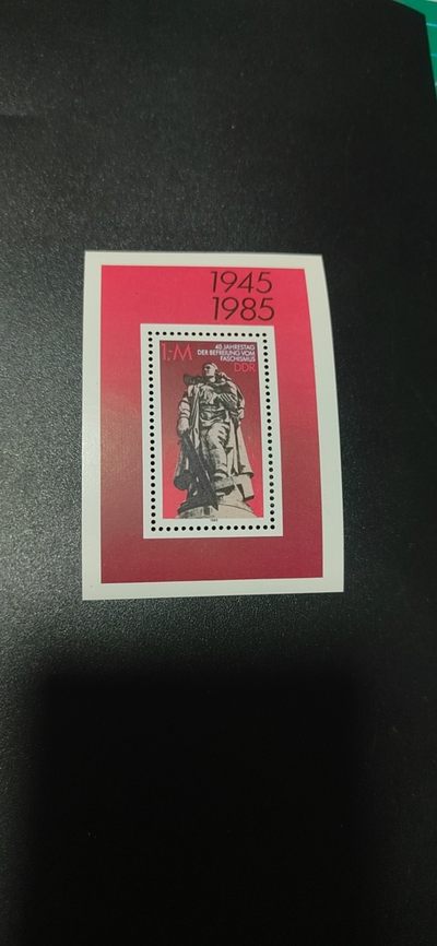 德国邮票小型张专场 - 民主德国（东德）邮票小型张一张，1985年发行，解放40周年，品相如图