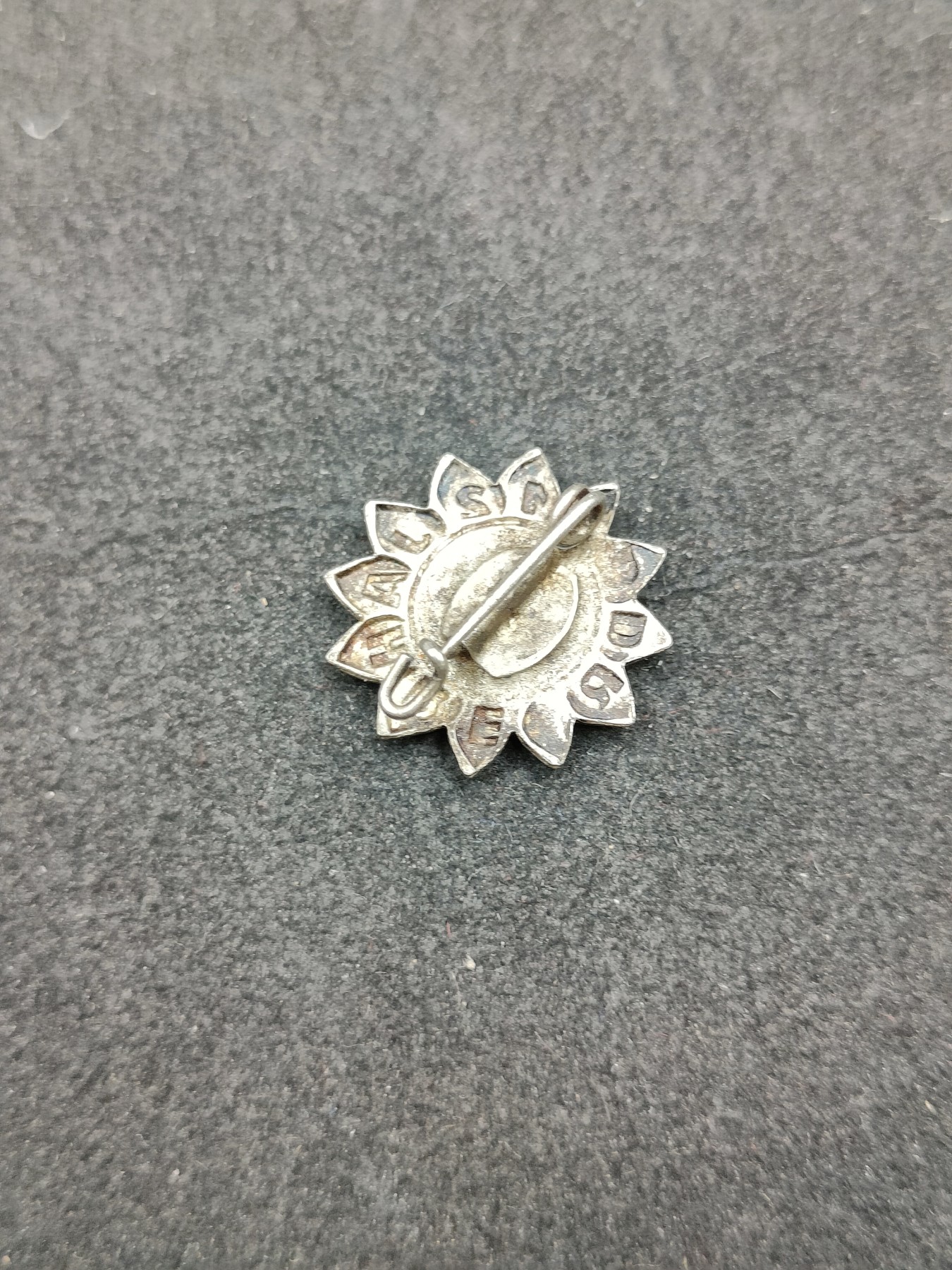 全场0元起拍 第136期 咸鱼国勋章拍卖专场 3月6日（周三）下午6：00开始 东德建国12年纪念章