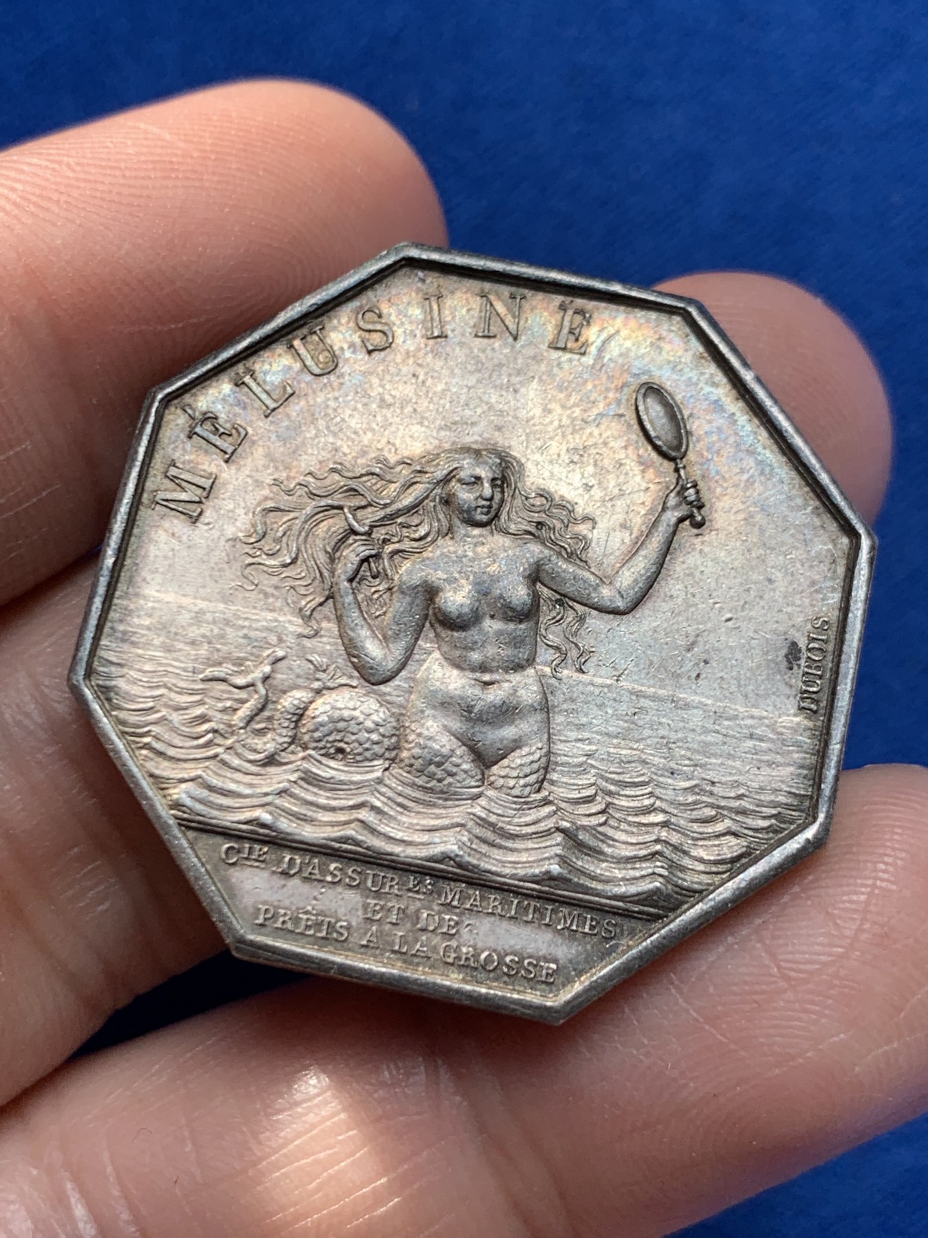 《竞宝斋》第243场-周日，周一 新年开场 (全场包邮) 1832-1841美人鱼 海妖八角银质代币，大名誉品，油灯边铭，17g，33.1mm。1991版八角目录封面币