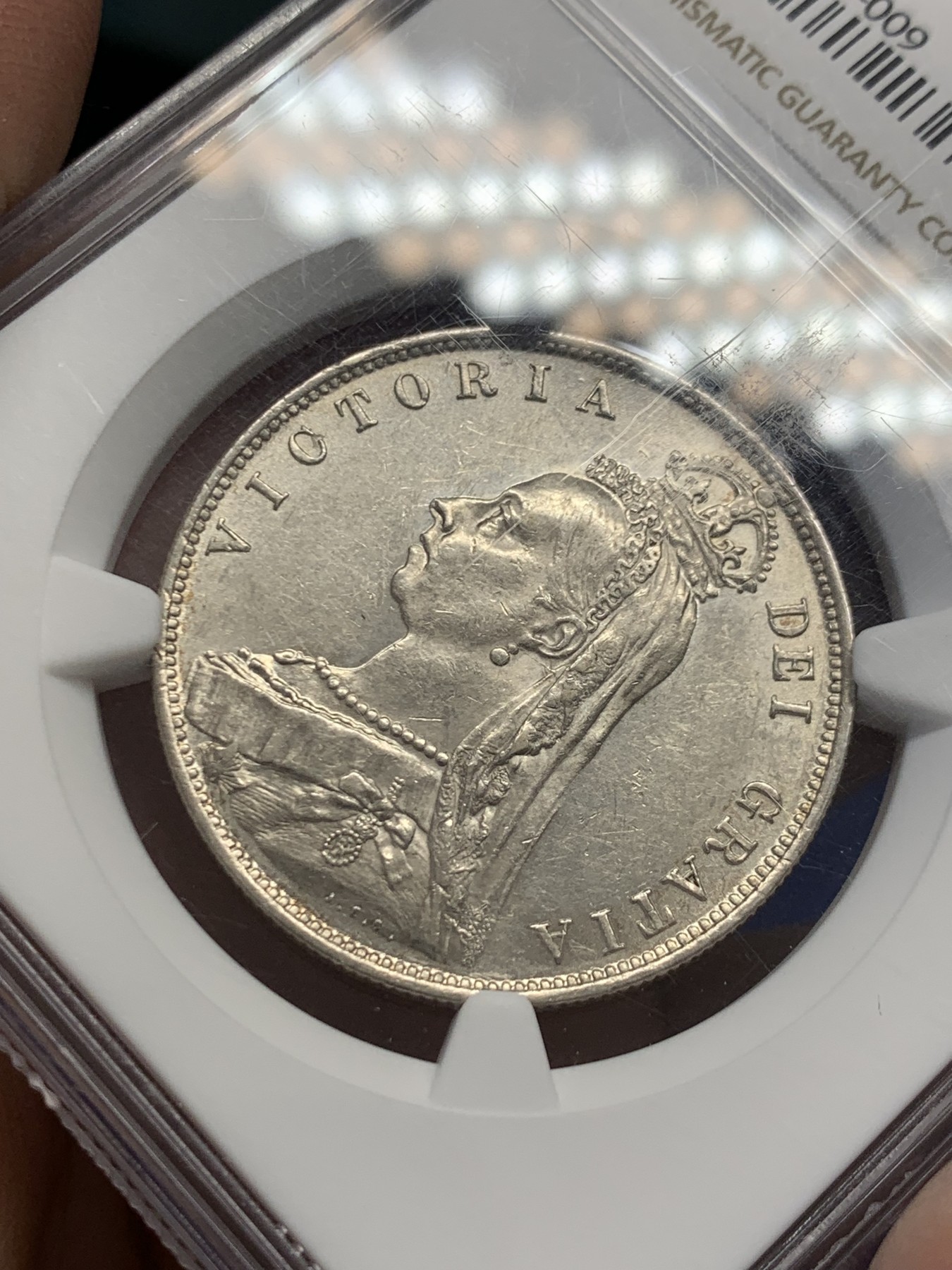 《竞宝斋》第243场-周日，周一 新年开场 (全场包邮) NGC MS61 英国1887年维多利亚高冠半克朗银币（女王登基50周年纪念年份）