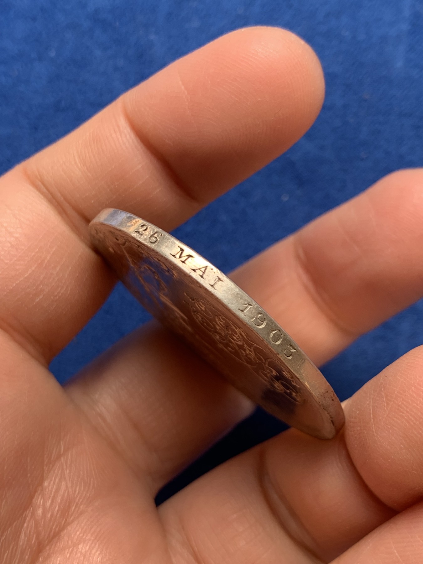 《竞宝斋》第243场-周日，周一 新年开场 (全场包邮) 法国名家O.ROTY 永恒的爱“SEMPER”爱情与婚姻纪念银章，32g，41.5mm，丰饶角边铭，手工雕花，边有轻磕，细节见图