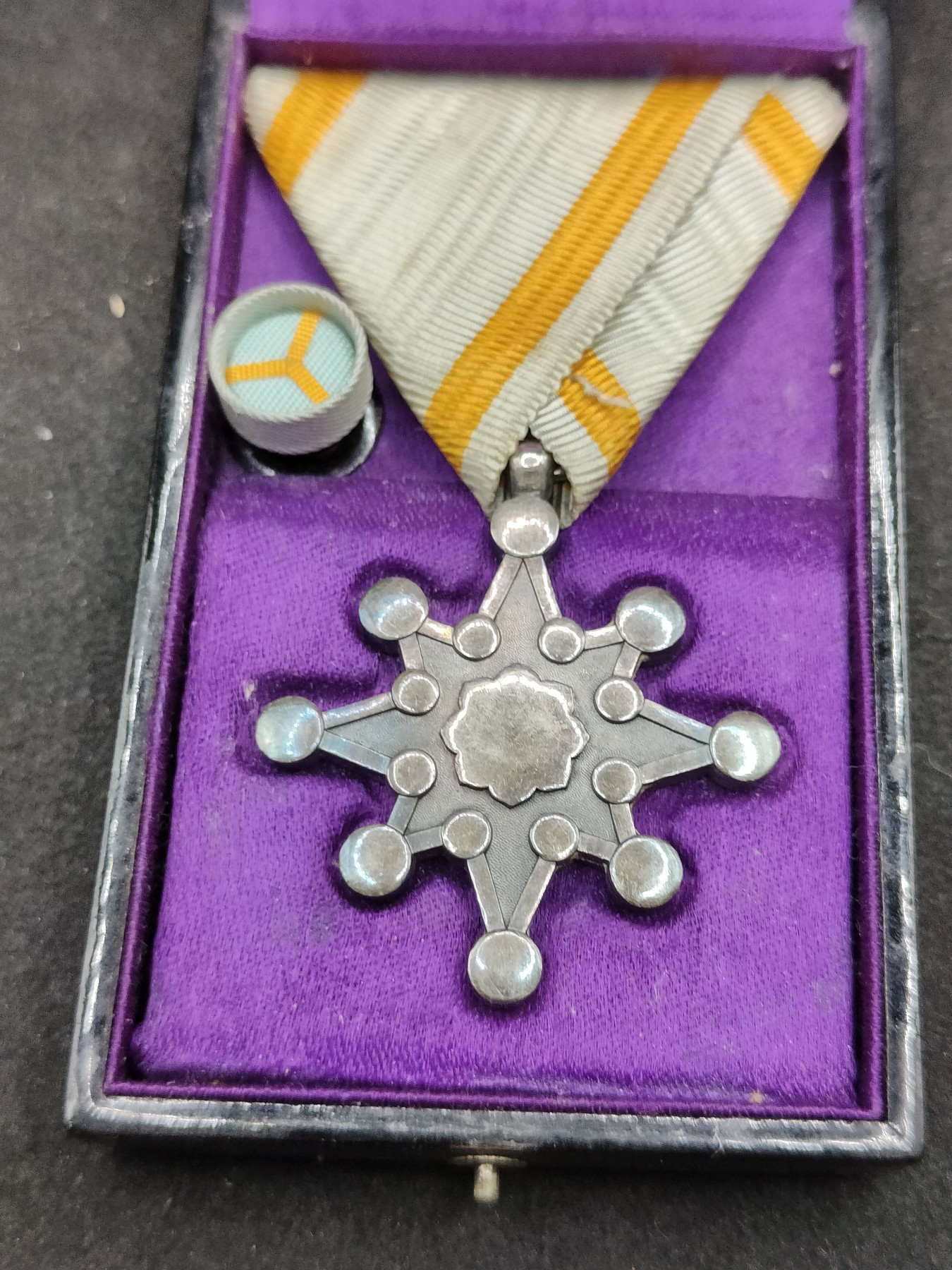 全场0元起拍 第136期 咸鱼国勋章拍卖专场 3月6日（周三）下午6：00开始 日本战时 八等瑞宝章银制带盒略