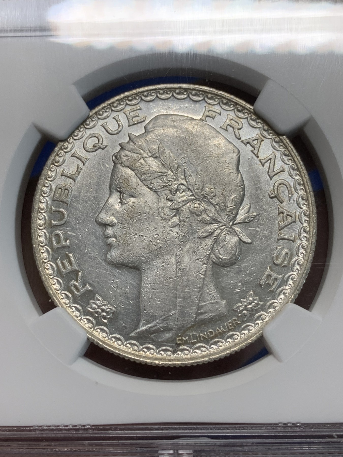 《竞宝斋》第243场-周日，周一 新年开场 (全场包邮) NGC UNCD 法属印支“最后的坐洋”1931年1皮阿斯特银币，币面清爽又干净，打制精美，包浆醇厚润泽又犀利，状态不错。