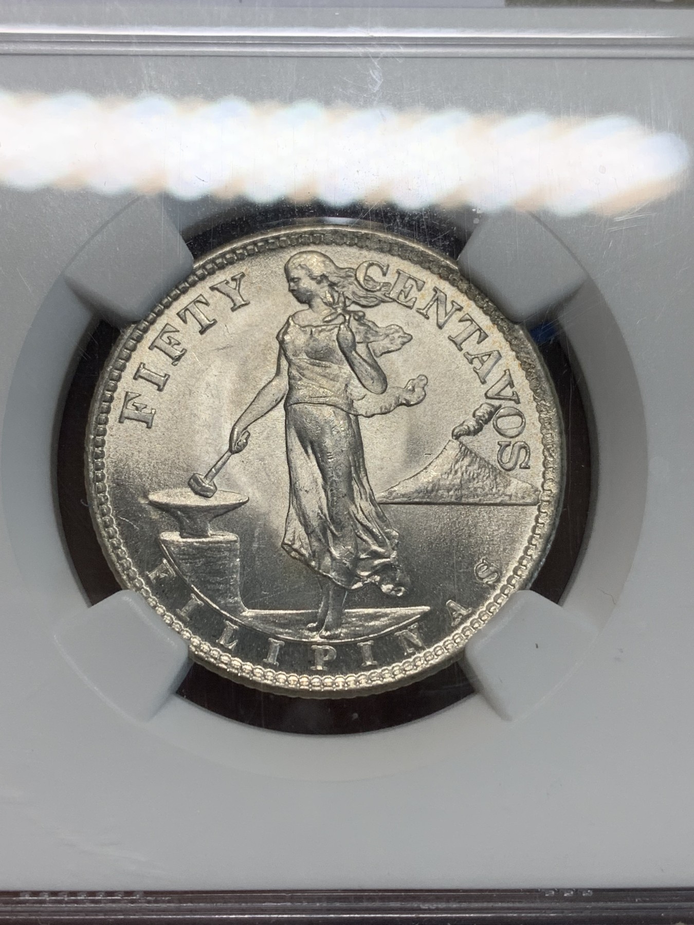 《竞宝斋》第243场-周日，周一 新年开场 (全场包邮) NGC MS63 菲律宾1945年火山飞鹰50分银币 卷拆原光 状态一流