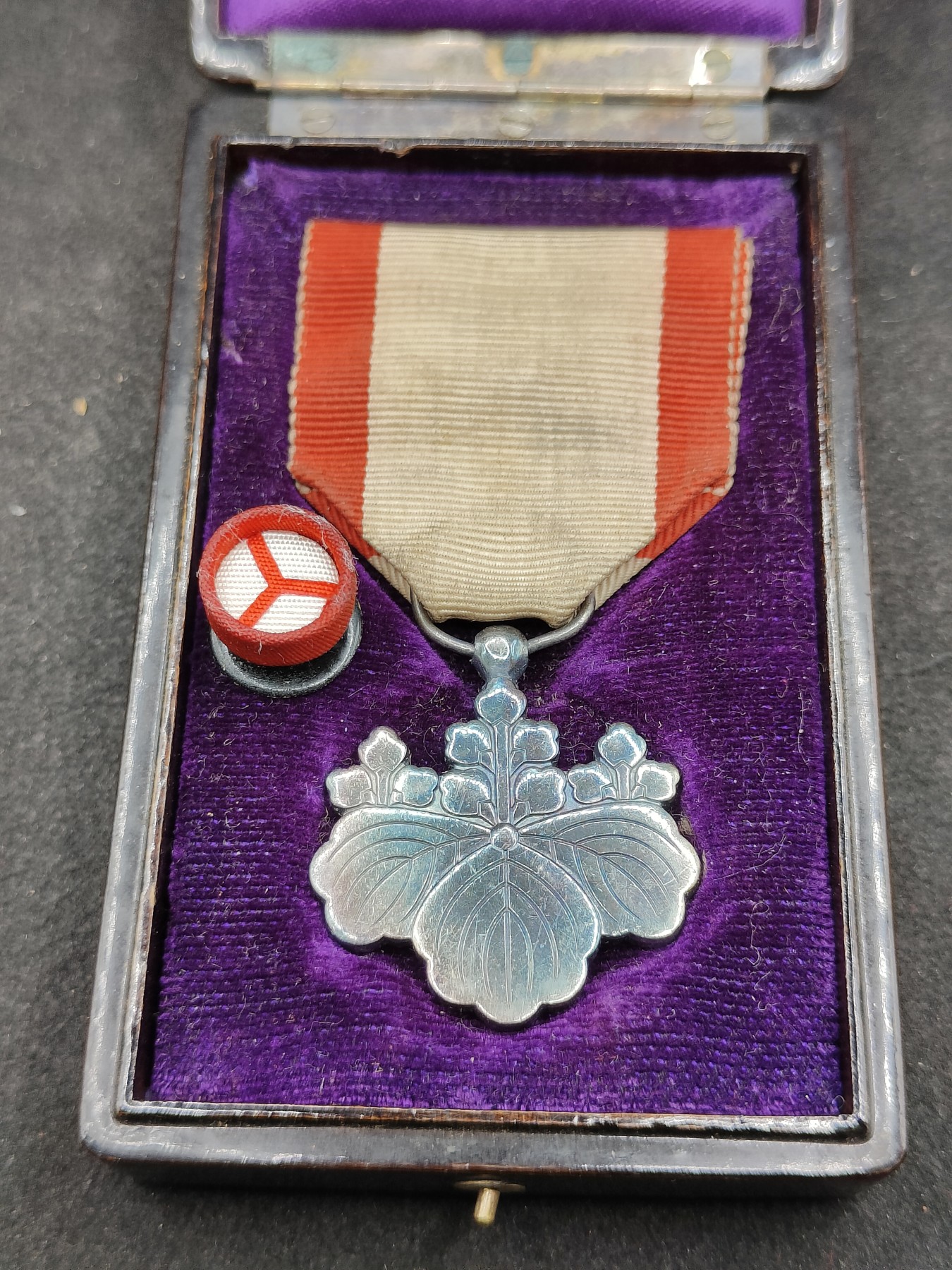 全场0元起拍 第136期 咸鱼国勋章拍卖专场 3月6日（周三）下午6：00开始 日本战时 八等白叶章银制带盒略