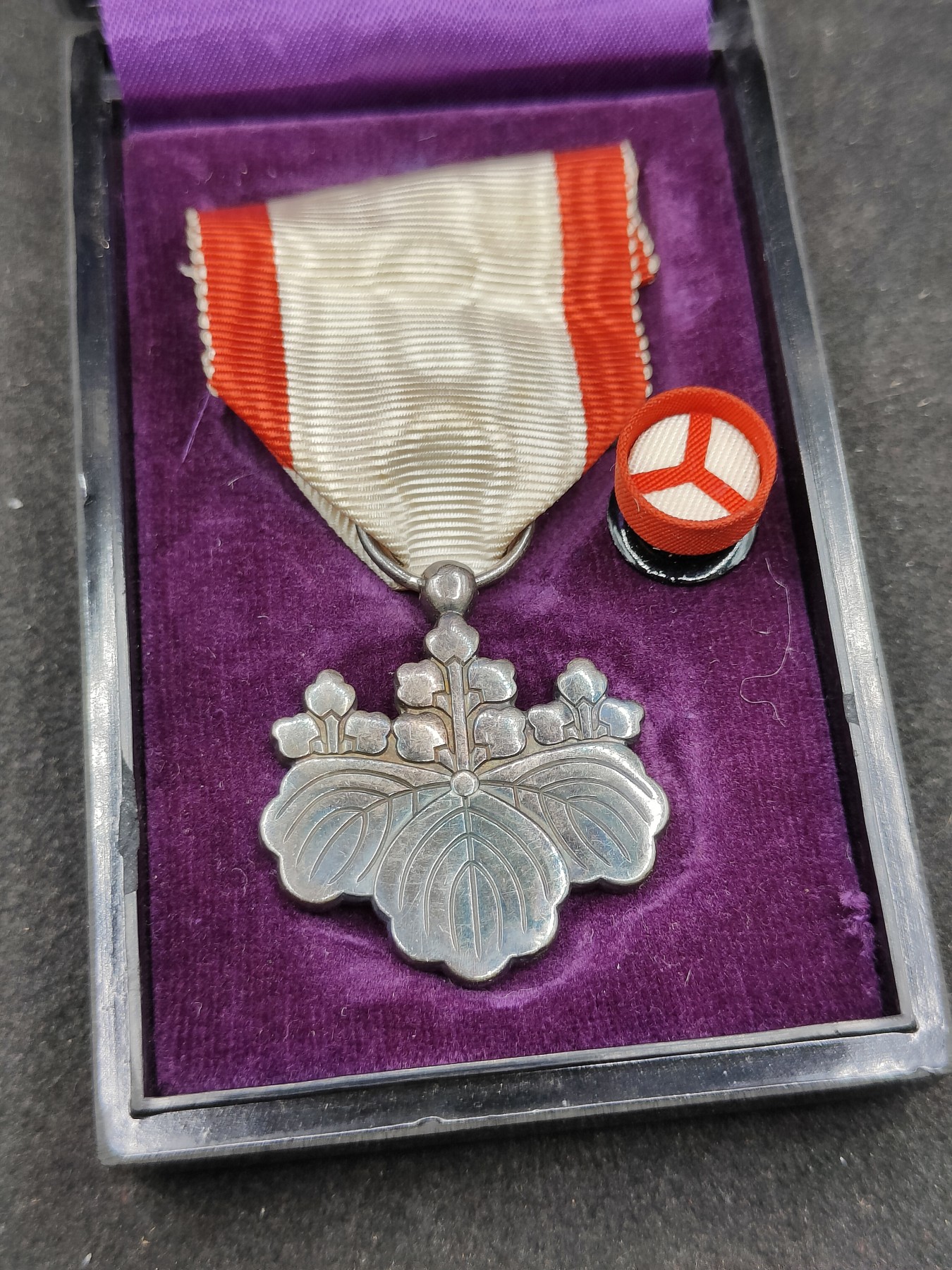 全场0元起拍 第136期 咸鱼国勋章拍卖专场 3月6日（周三）下午6：00开始 日本八等白叶章银制带盒略