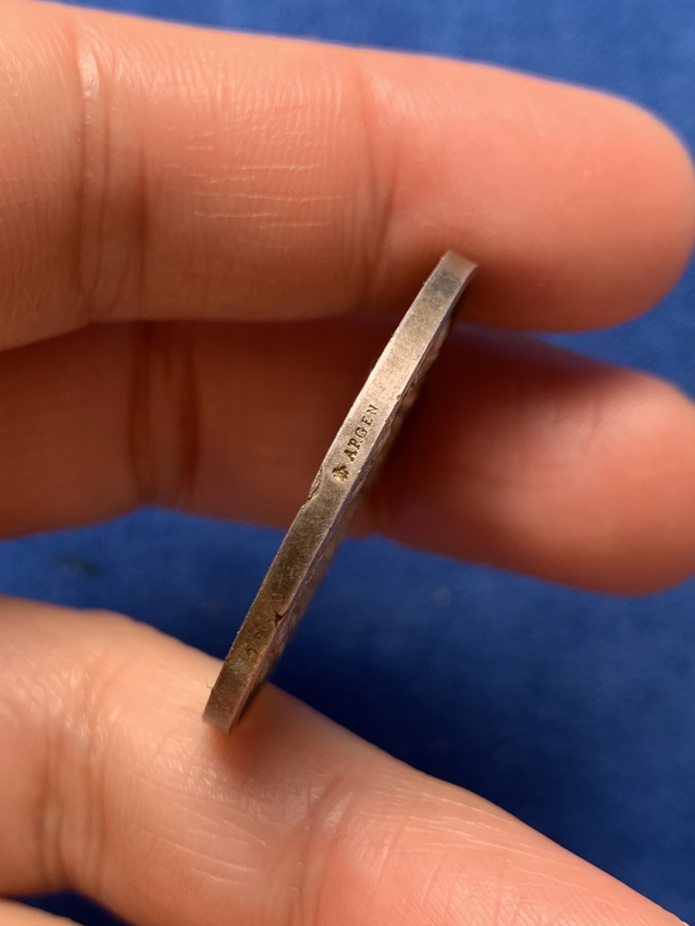 《竞宝斋》第243场-周日，周一 新年开场 (全场包邮) 法国早期婚礼银章，33.7mm，15.1克，蜜蜂argent边铭银标