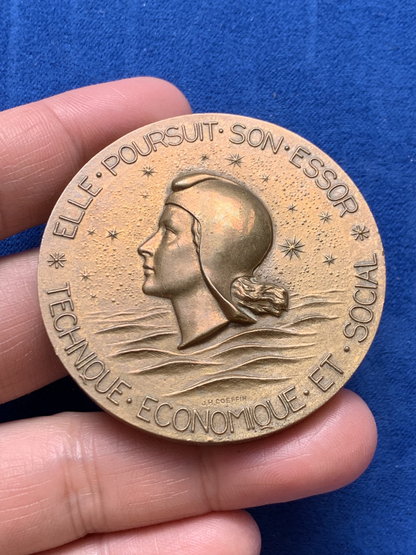 《竞宝斋》第243场-周日，周一 新年开场 (全场包邮) 法国1968年玛丽安娜铜章 纪念大西洋航运公司法国号邮轮开通LE HAVRE-NEW YORK航线 船面包浆绚丽自然 53.2mm 74.8克