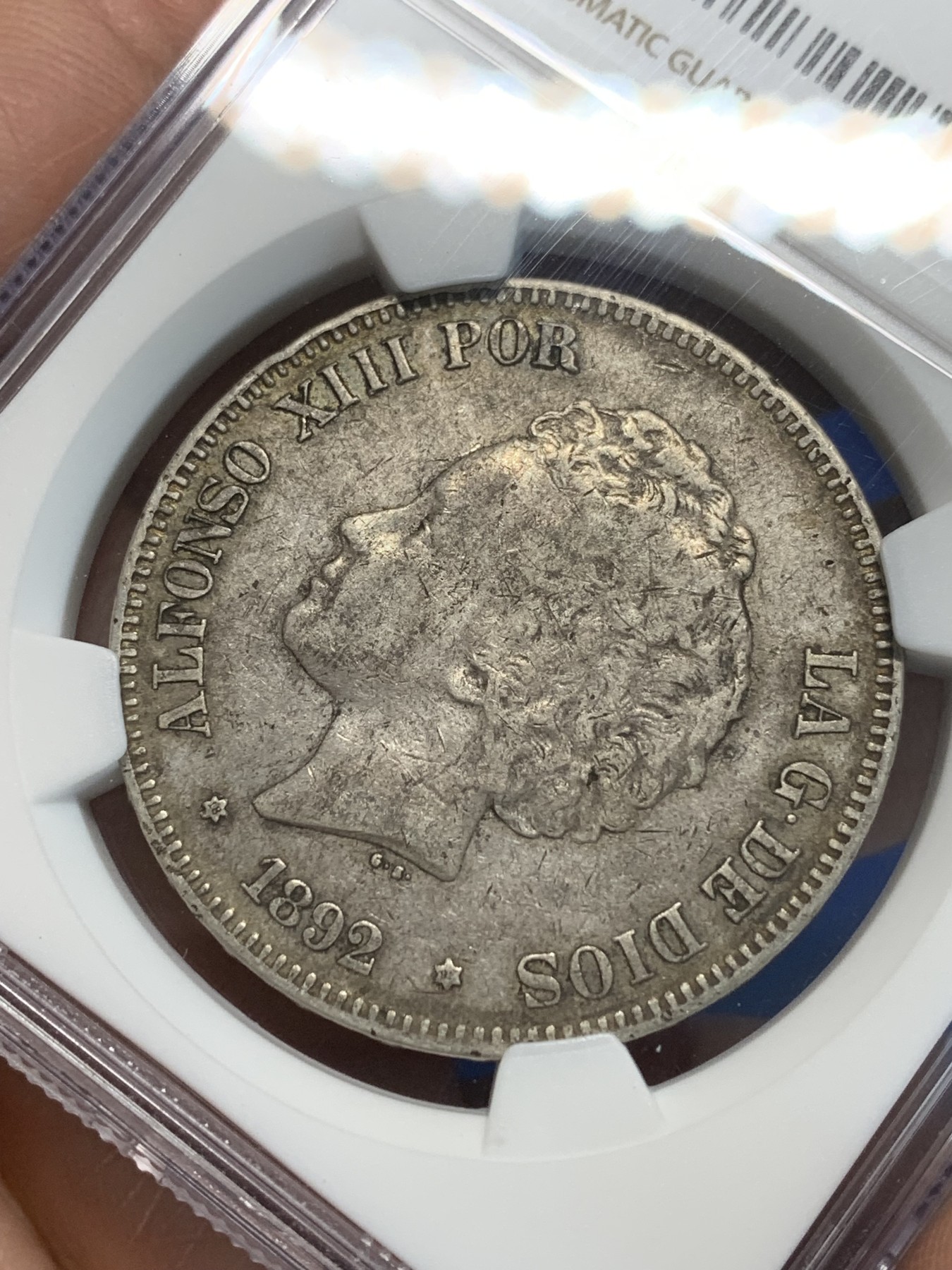 《竞宝斋》第243场-周日，周一 新年开场 (全场包邮) NGC XF40 西班牙1892年 阿方索十三世爆炸头 5比塞塔双柱大银币