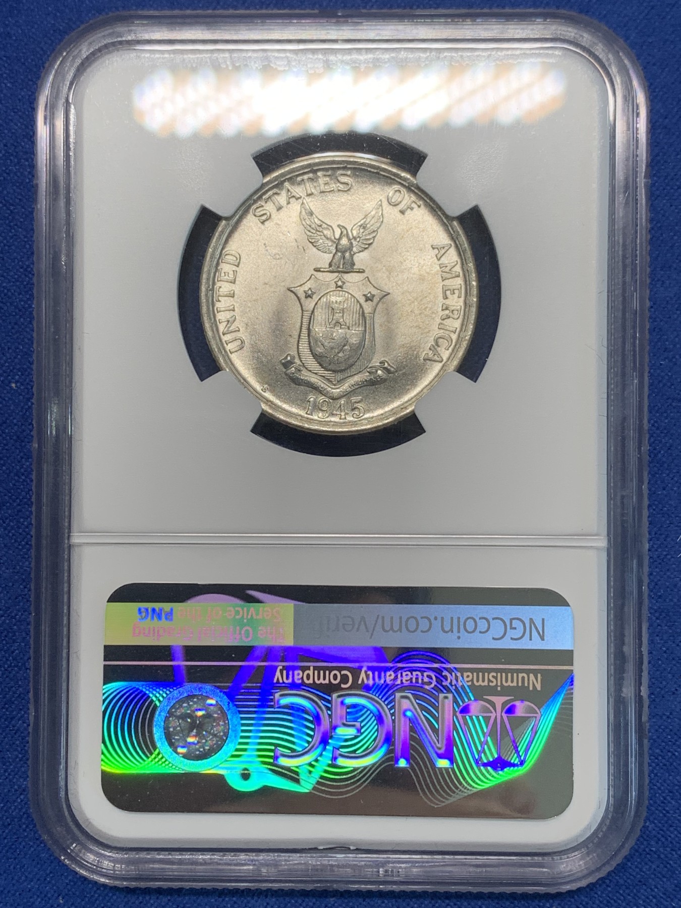 《竞宝斋》第243场-周日，周一 新年开场 (全场包邮) NGC MS63 菲律宾1945年火山飞鹰50分银币 卷拆原光 状态一流