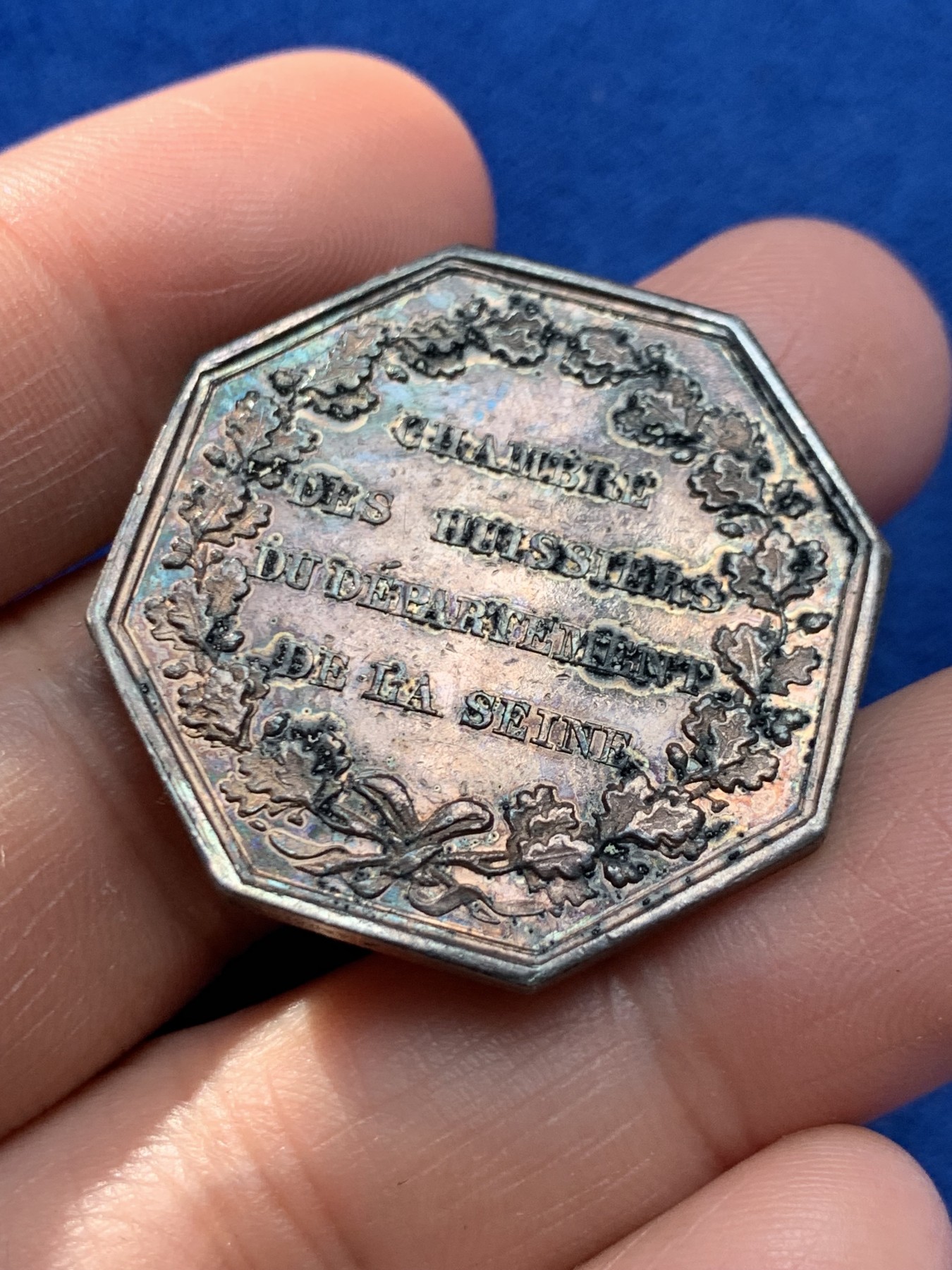 《竞宝斋》第243场-周日，周一 新年开场 (全场包邮) 法国塞纳地区法警厅银质八角代币，船首Argent边铭，重15.3g，33.4mm