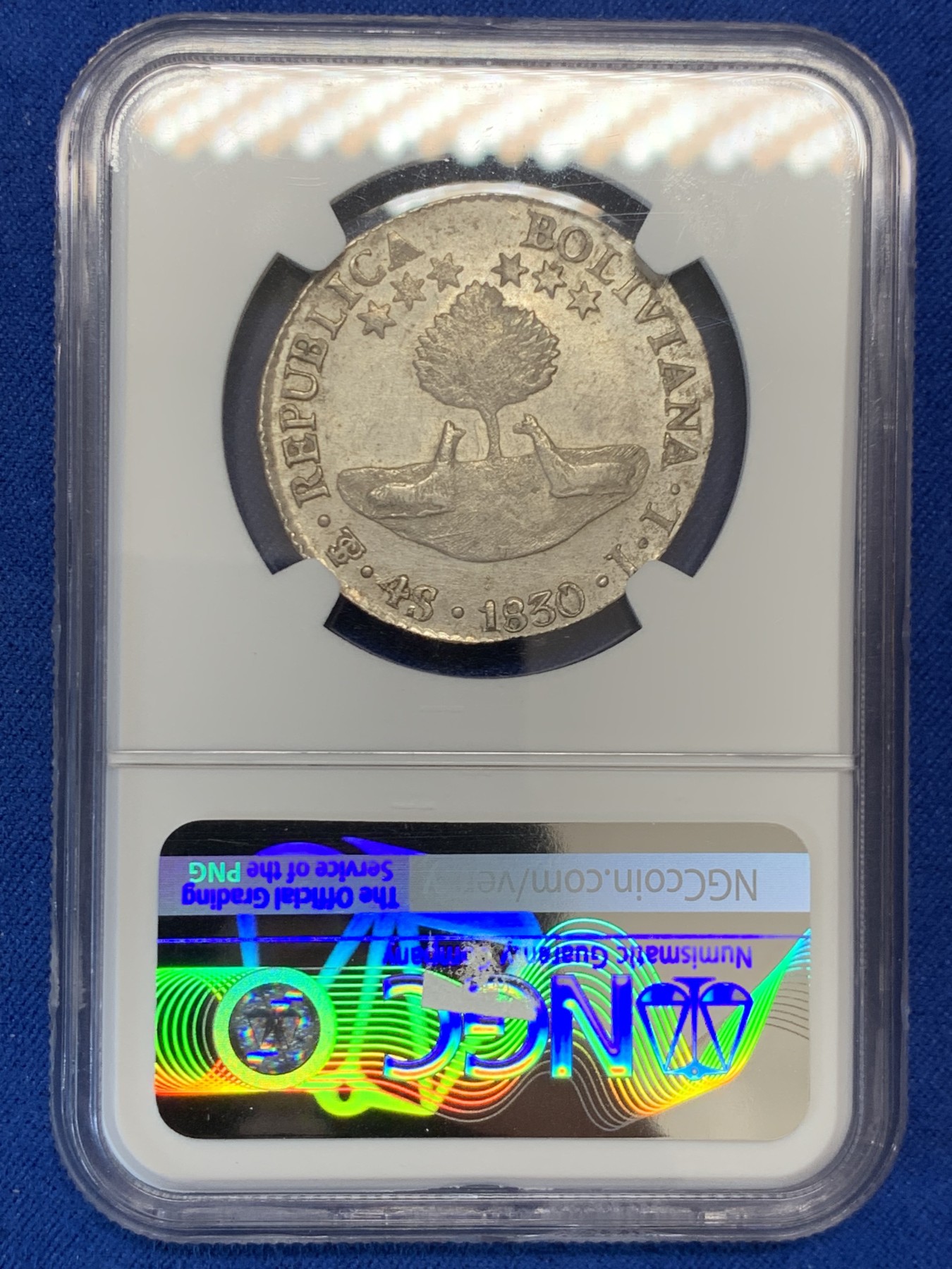 《竞宝斋》第243场-周日，周一 新年开场 (全场包邮) NGC MS61 1830PTS JL玻利维亚早期南美解放者玻利瓦尔戎装像4S半圆型银币，背面两只羊驼。早期南美，MS难得